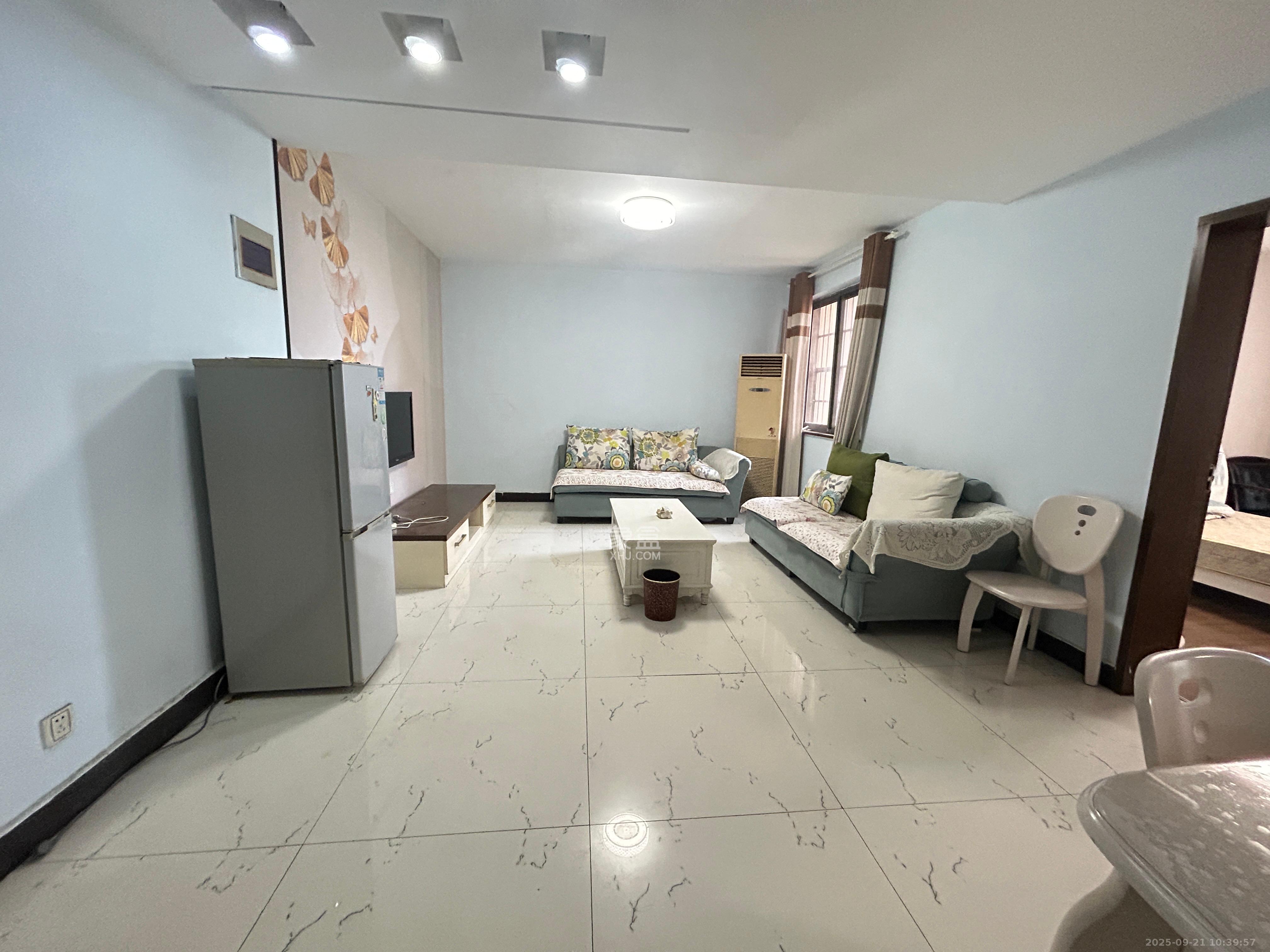 上海城小区  2室2厅1卫    1700.0元/月室内图