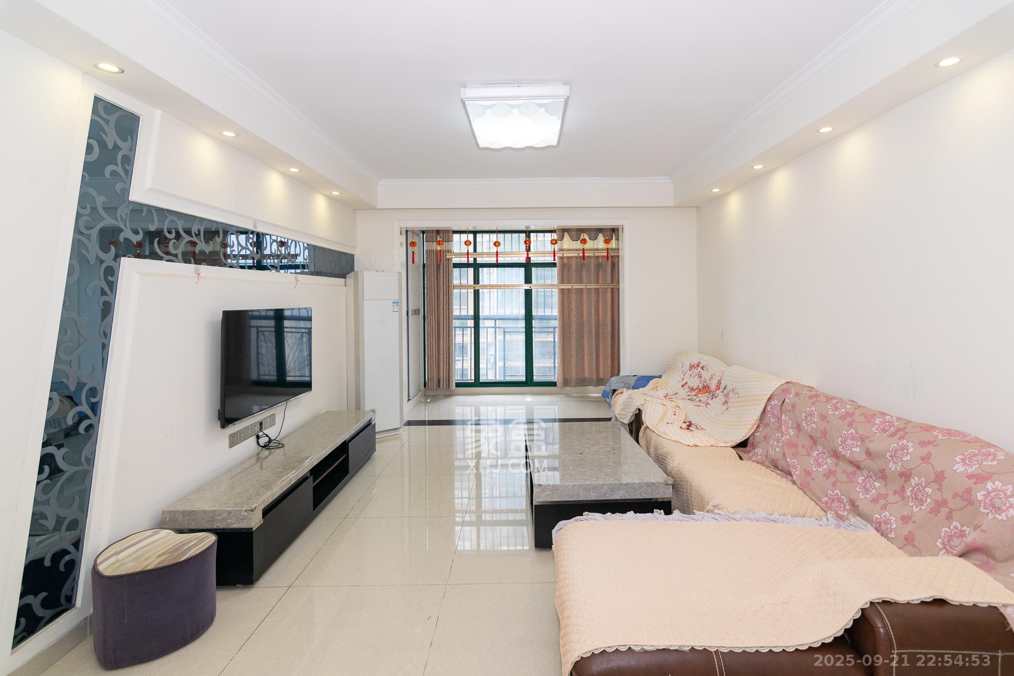 富基世纪公园 4室2厅2卫 92.0万 富基世纪公园 4室2厅2卫 92.0万客厅