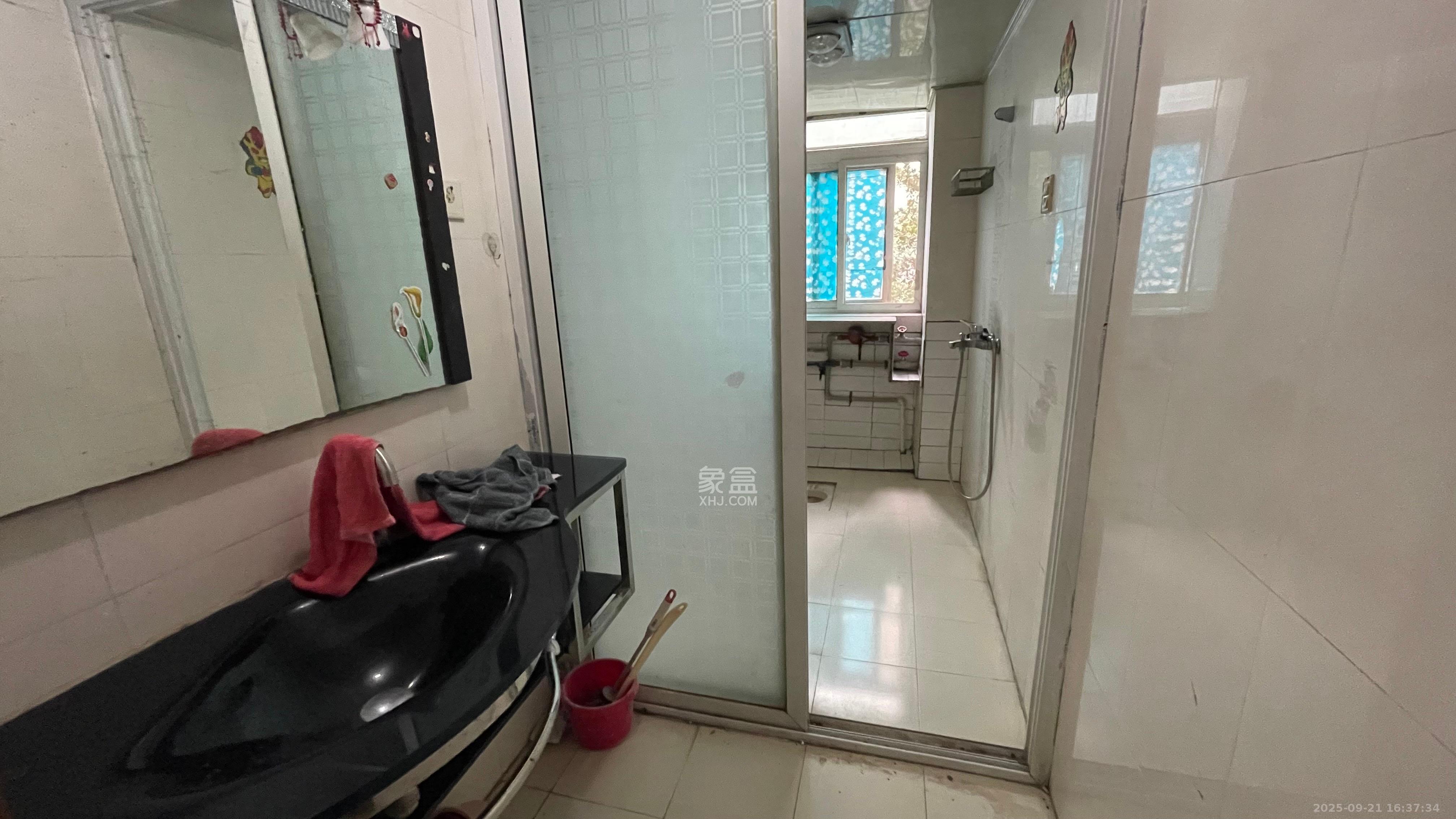 联通小区（瑞丽园）  3室2厅2卫    2100.0元/月室内图