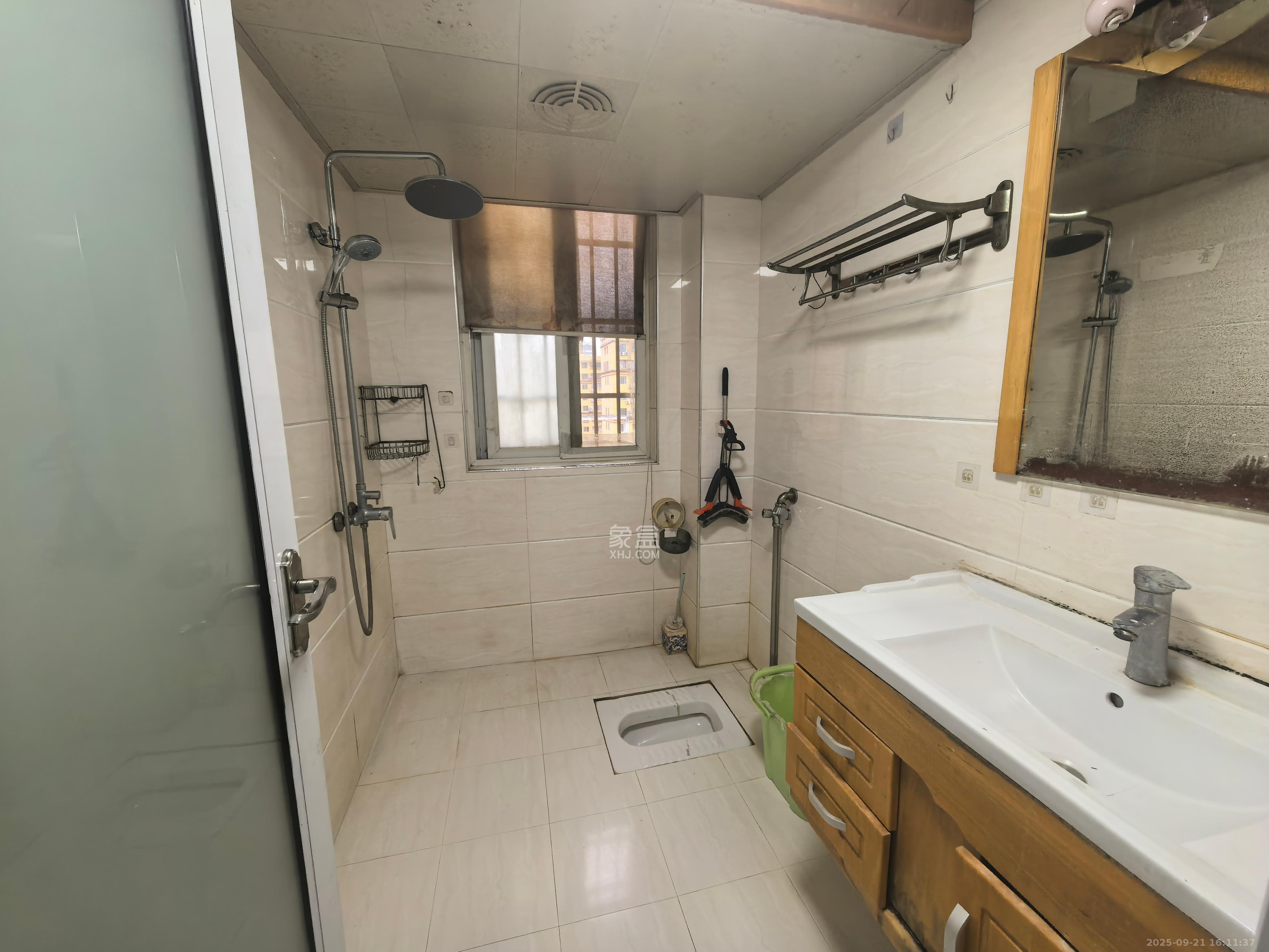 万丽景园  1室2厅2卫    1900.0元/月室内图