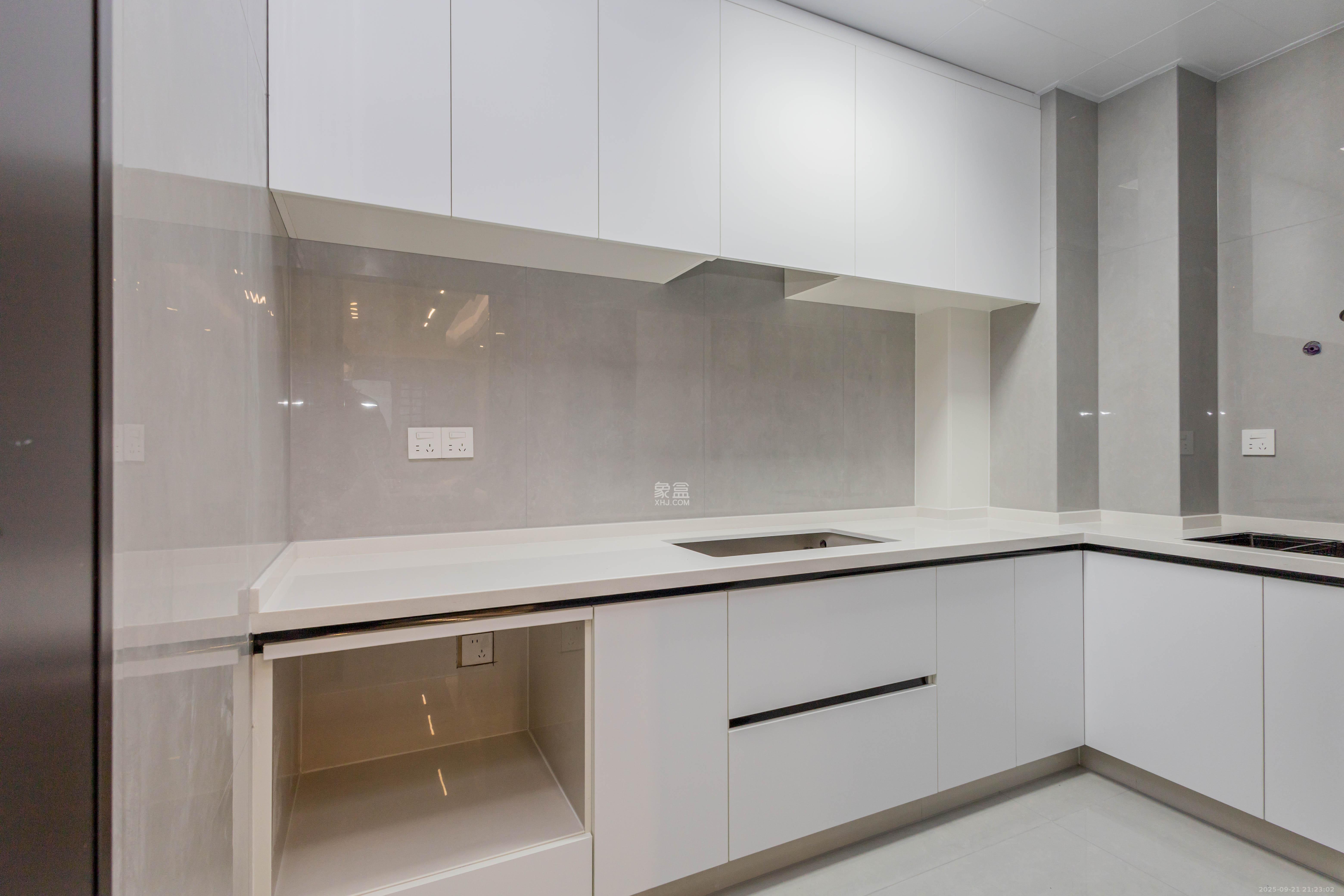 中交中央公园D4区 3室2厅1卫 108.0万 中交中央公园D4区 3室2厅1卫 108.0万厨房