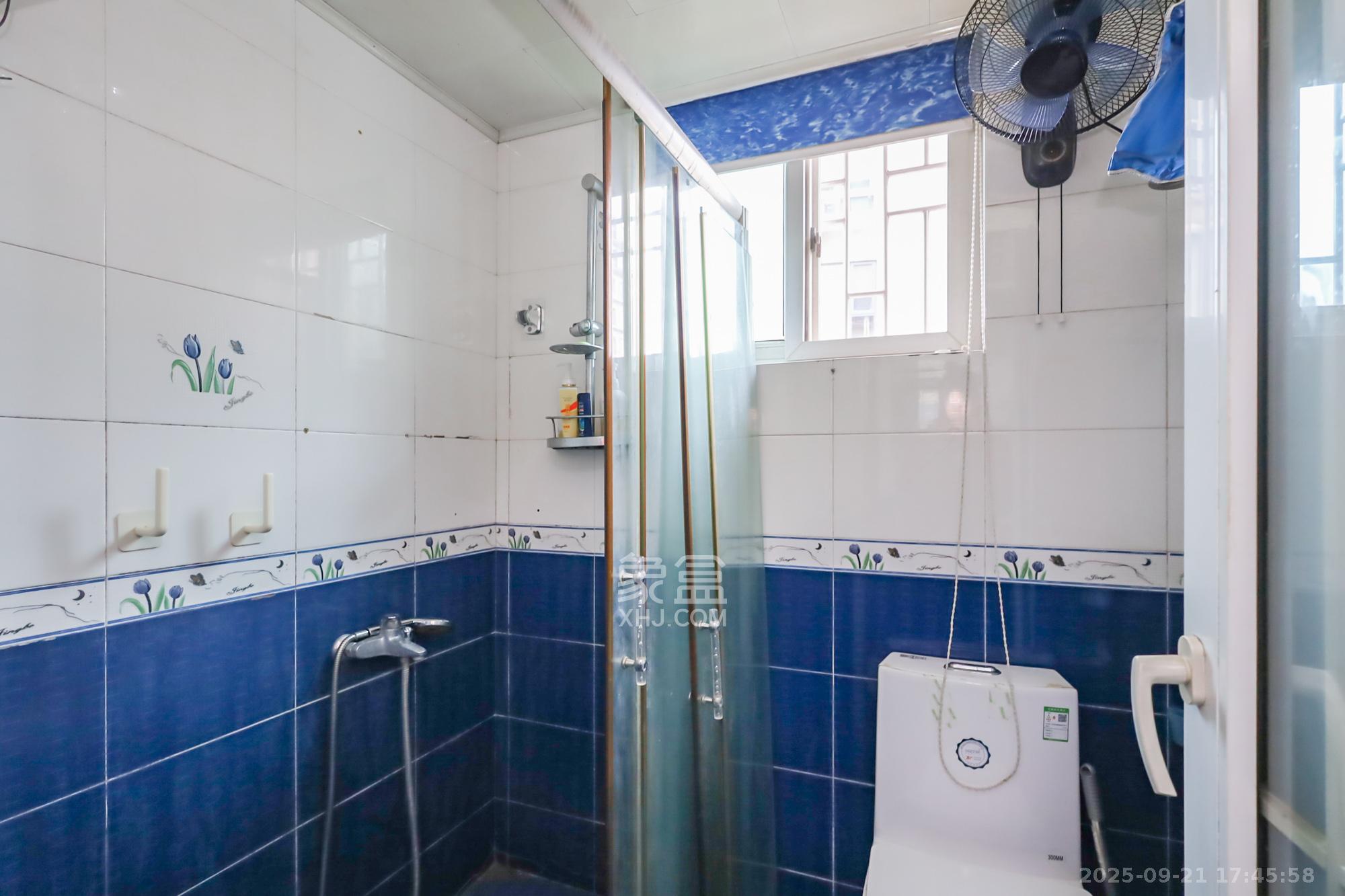 江岸景苑  3室1厅1卫    156.0万卫生间