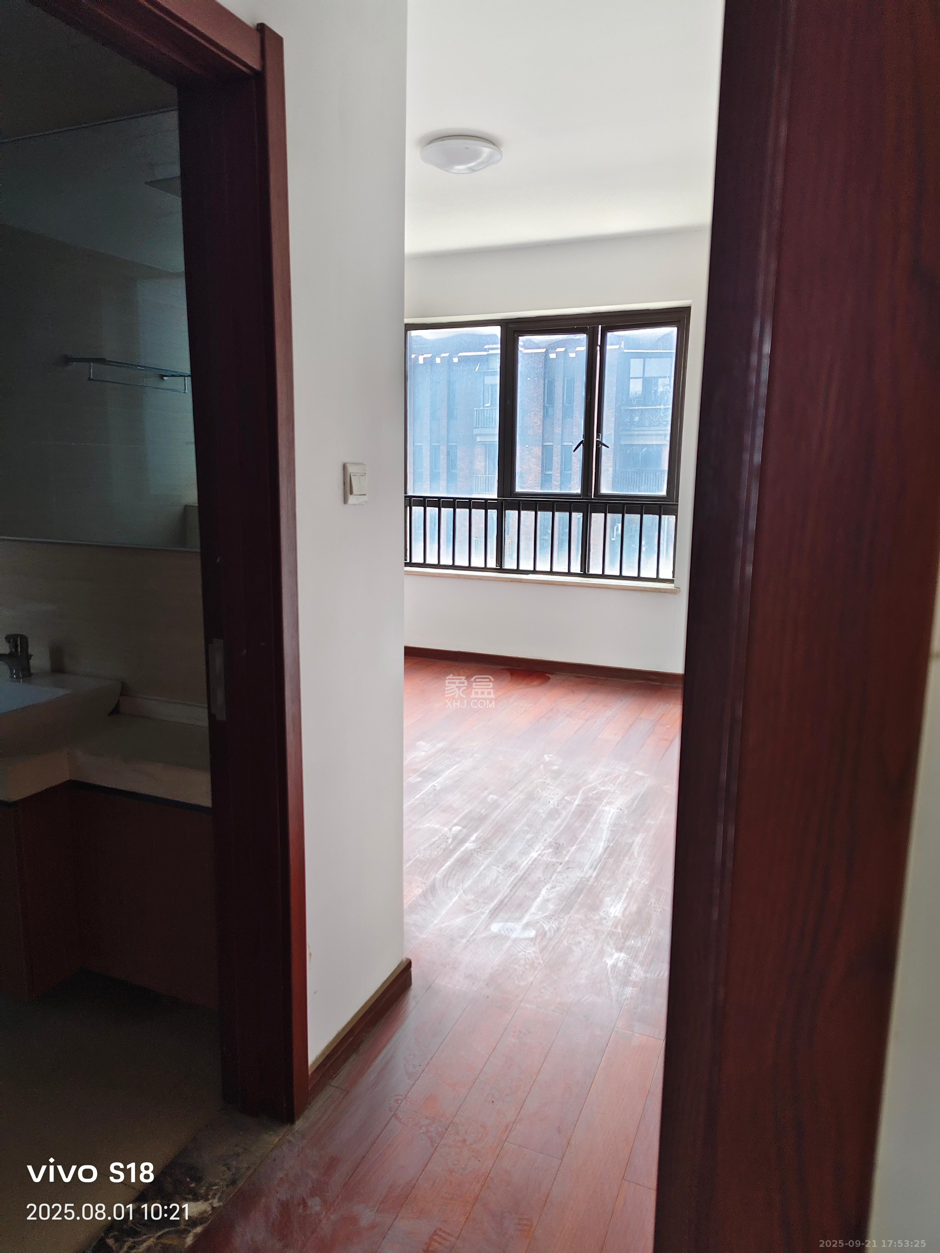 绿地公馆(绿地名邸) 3室2厅1卫 2500.0元/月 绿地公馆(绿地名邸) 3室2厅1卫 2500.0元/月室内图