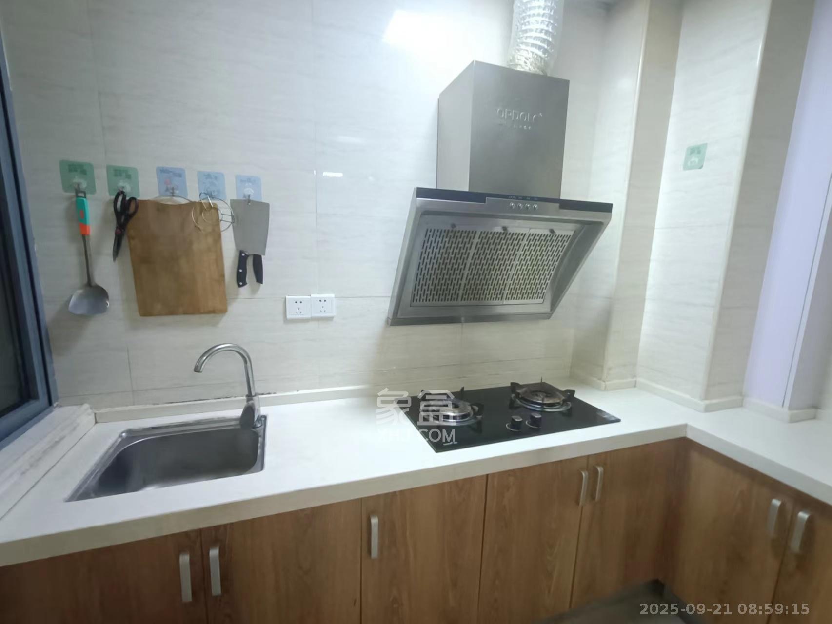 东怡外国（南湖一号)  1室2厅1卫    1800.0元/月室内图