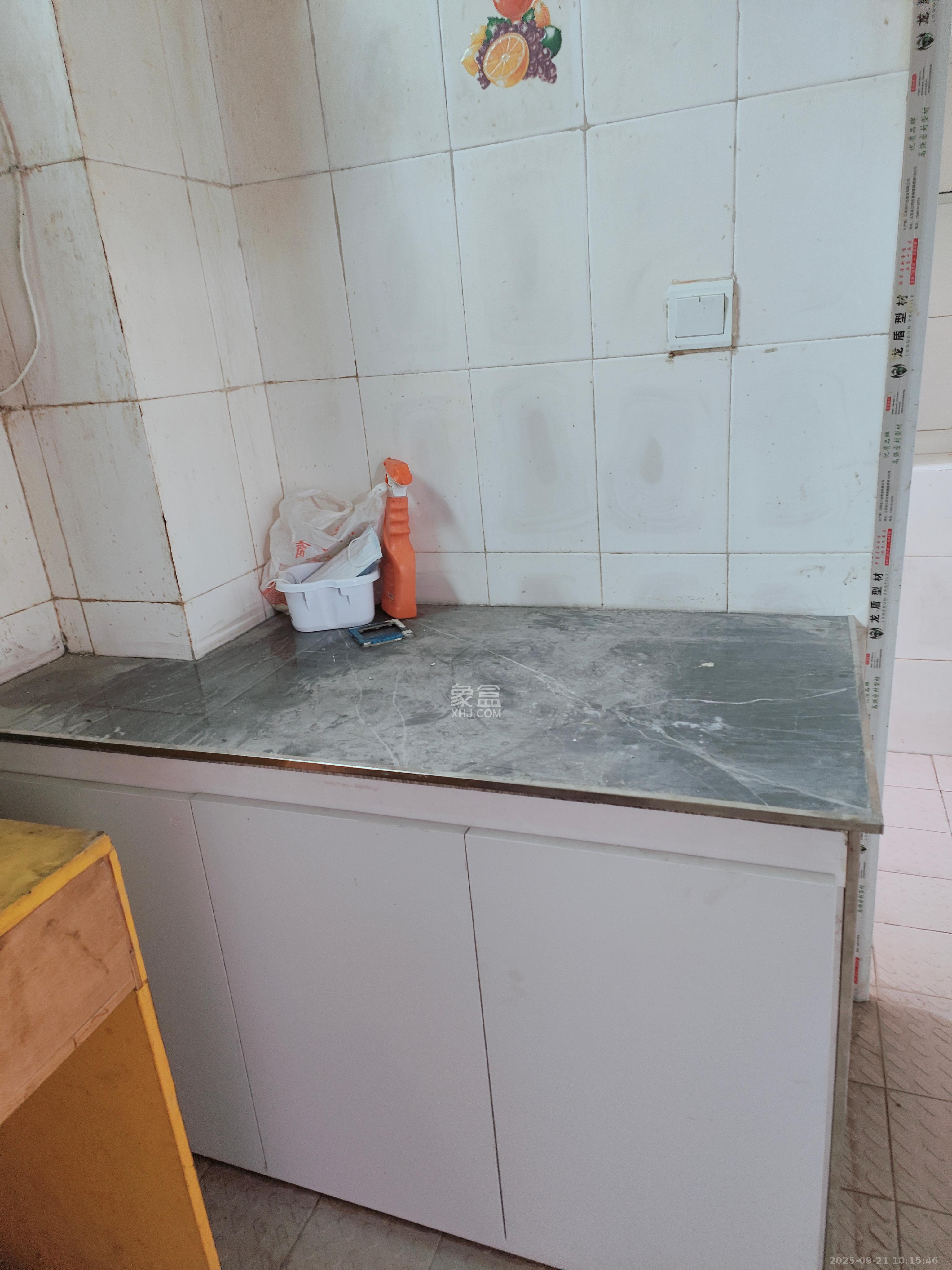 披塘村安置小区   90.0㎡     2400.00元/月室内图