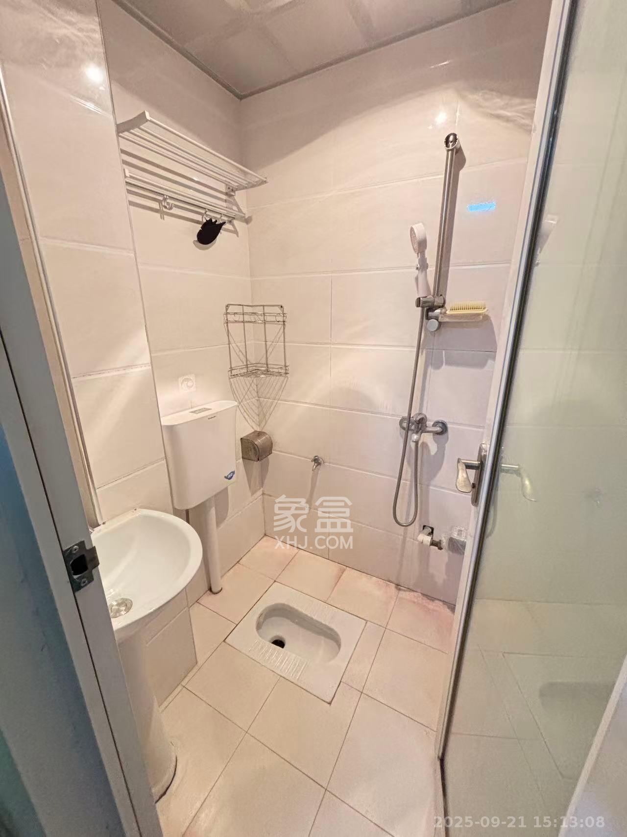 鑫远湘府逸园 1室1厅1卫 1400.0元/月 鑫远湘府逸园 1室1厅1卫 1400.0元/月室内图