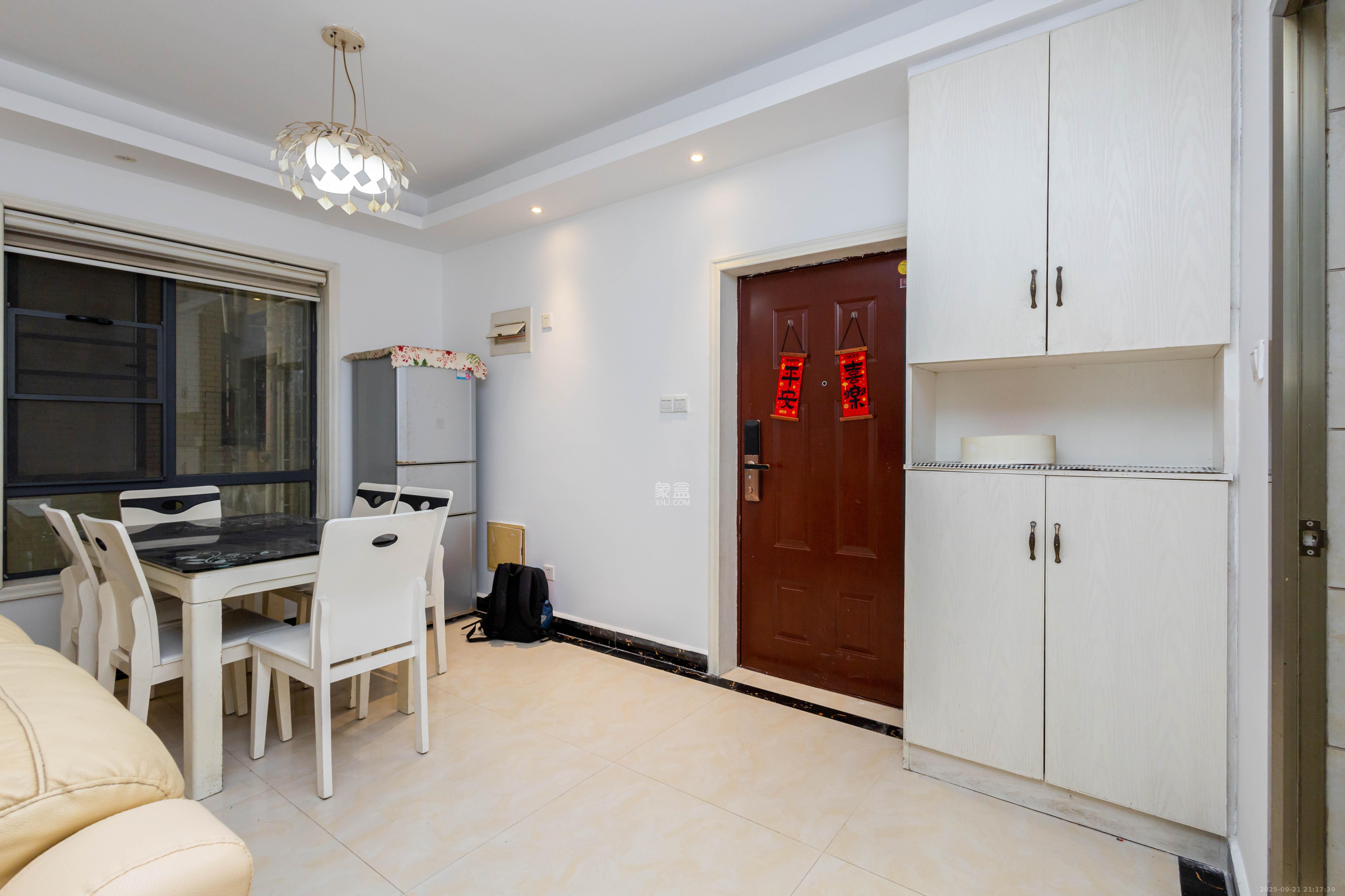 中国铁建国际城二期 3室2厅1卫 50.8万 中国铁建国际城二期 3室2厅1卫 50.8万客厅