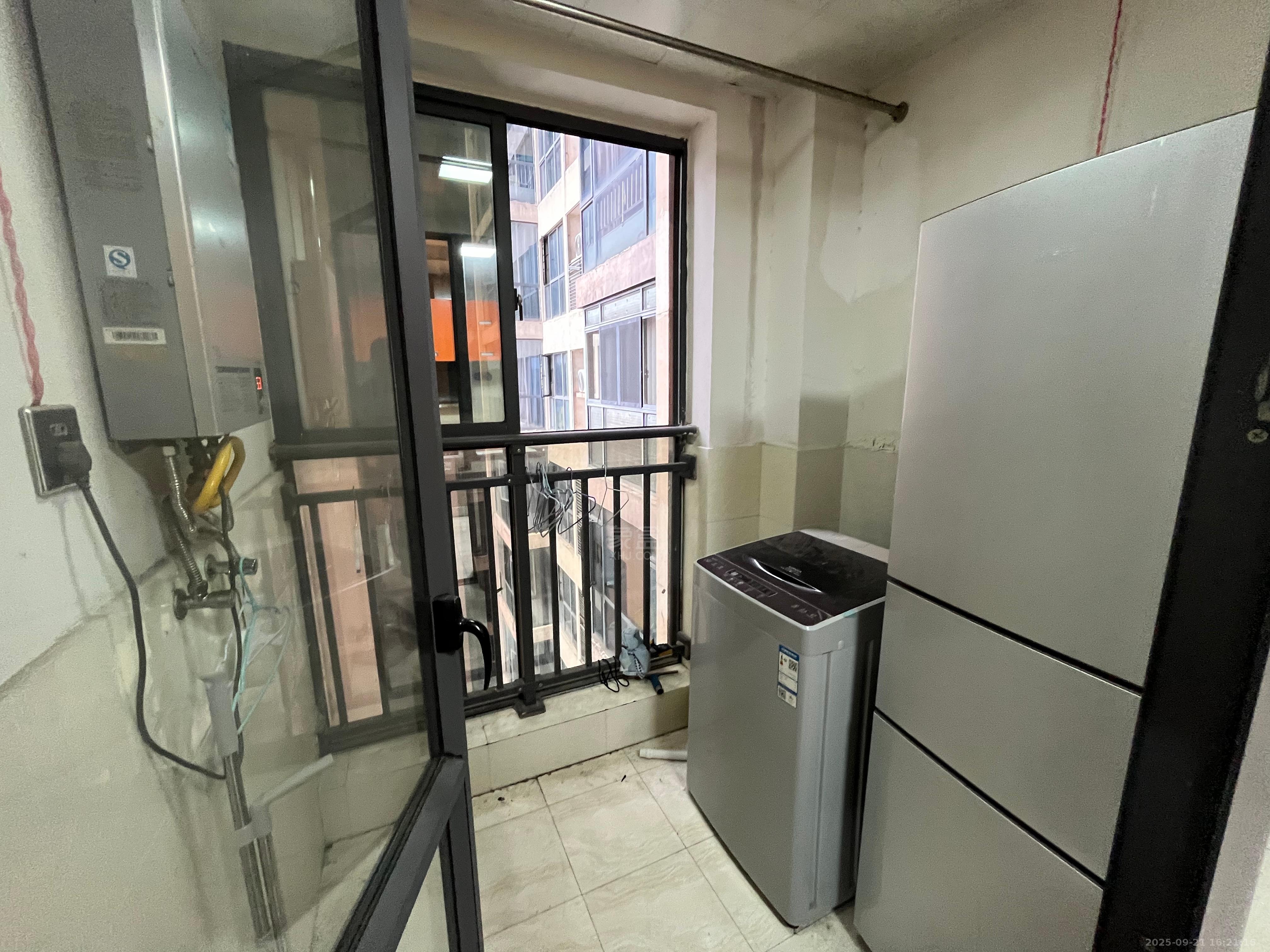 流金岁月-华晨国际  2室2厅1卫    1600.0元/月 流金岁月-华晨国际  2室2厅1卫    1600.0元/月室内图