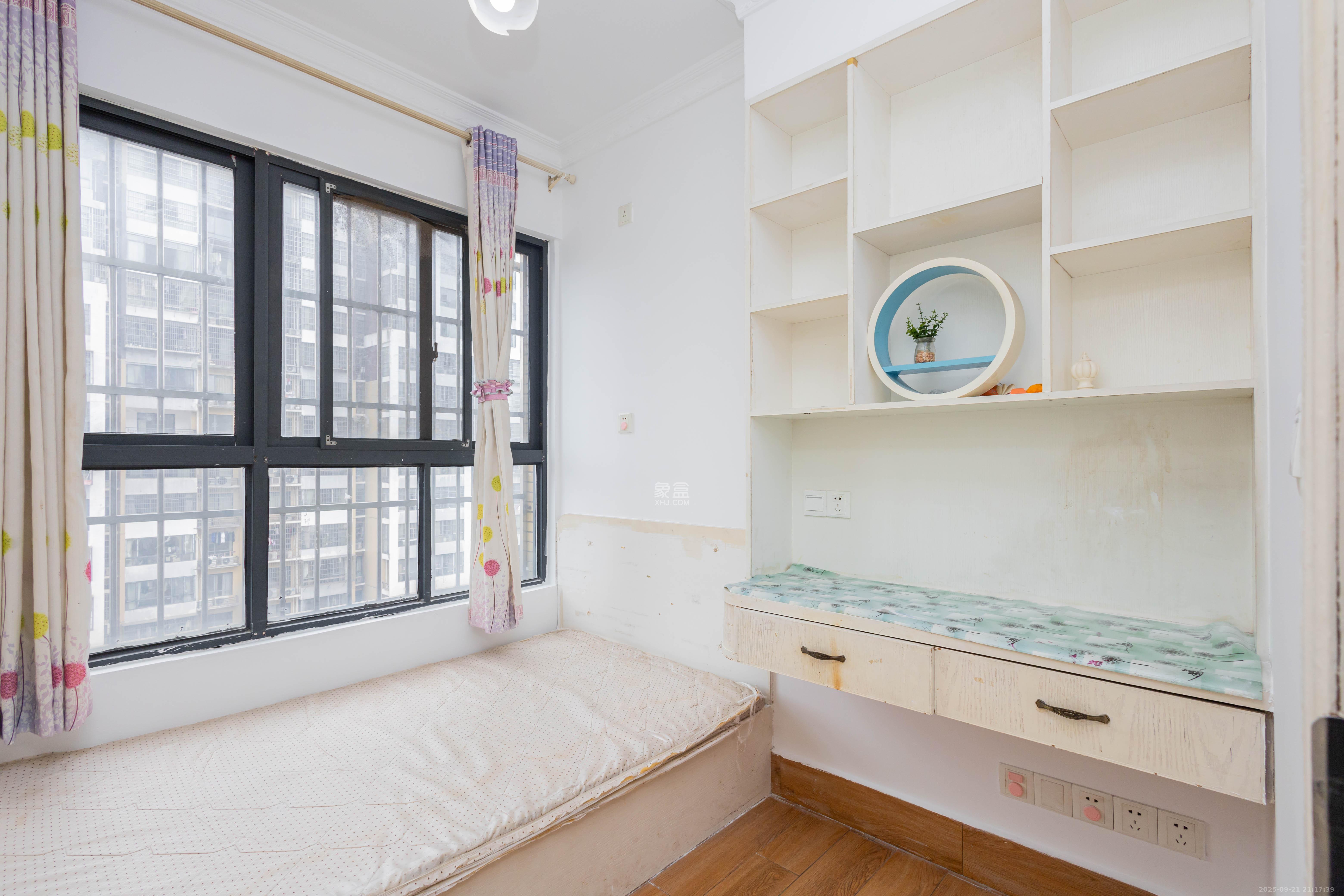 中国铁建国际城二期 3室2厅1卫 50.8万 中国铁建国际城二期 3室2厅1卫 50.8万卧室