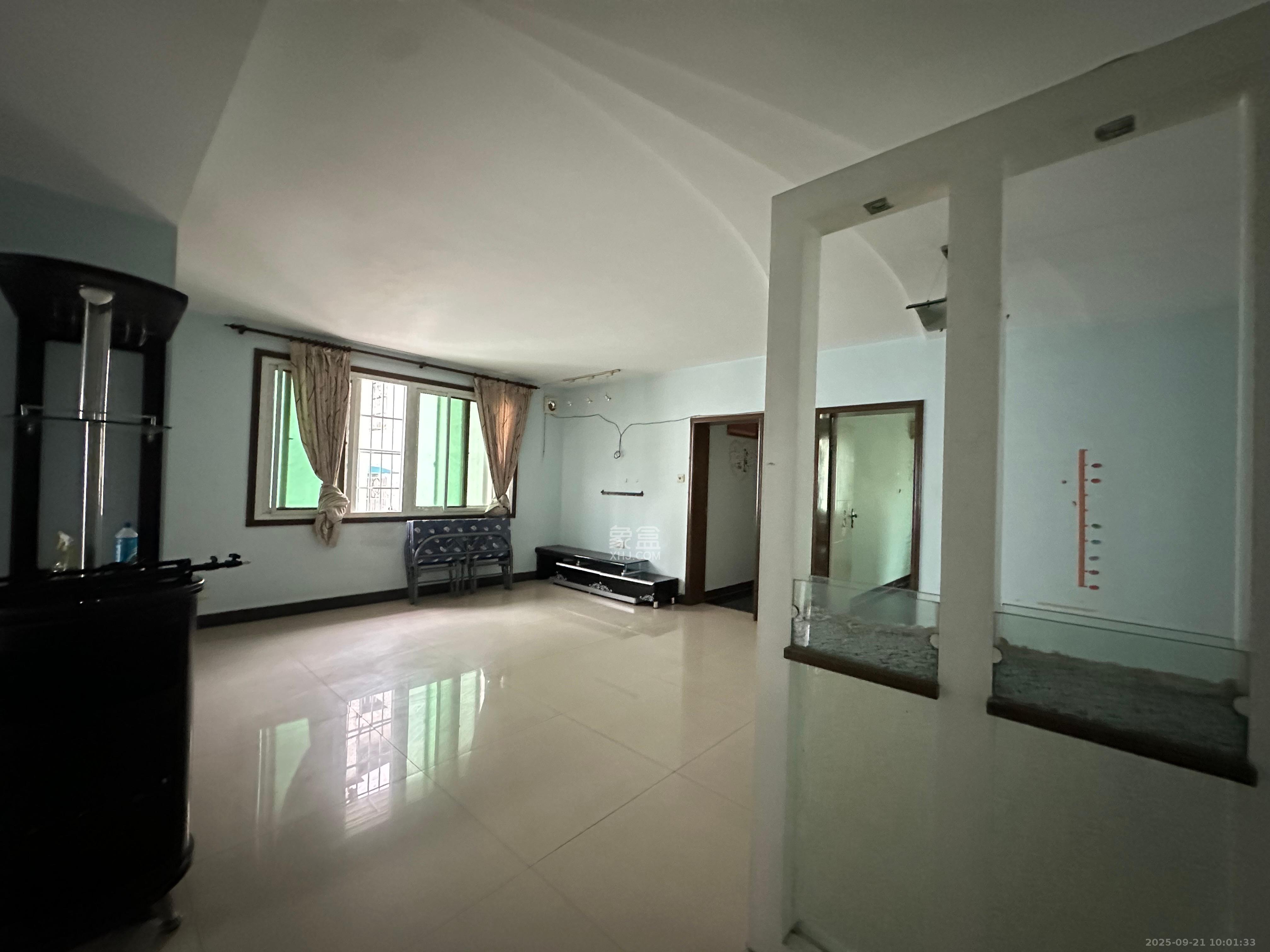 南建公寓 4室2厅2卫 2600.0元/月 南建公寓 4室2厅2卫 2600.0元/月室内图