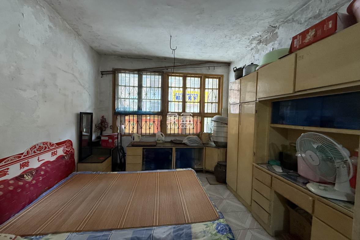 针织厂家属楼(新星南路) 1室0厅0卫 38.8万 针织厂家属楼(新星南路) 1室0厅0卫 38.8万客厅