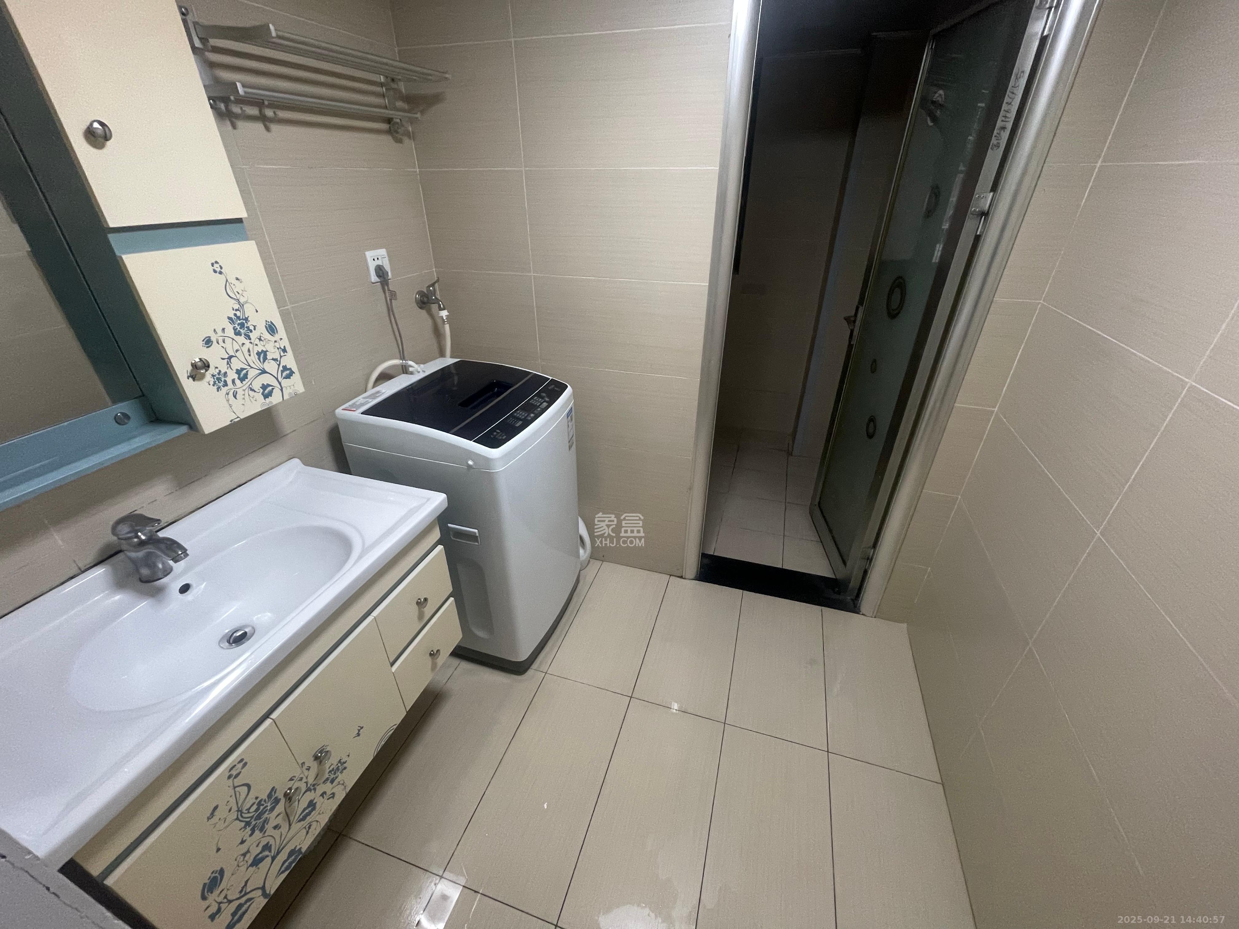 诚兴园  3室2厅2卫    2400.0元/月室内图