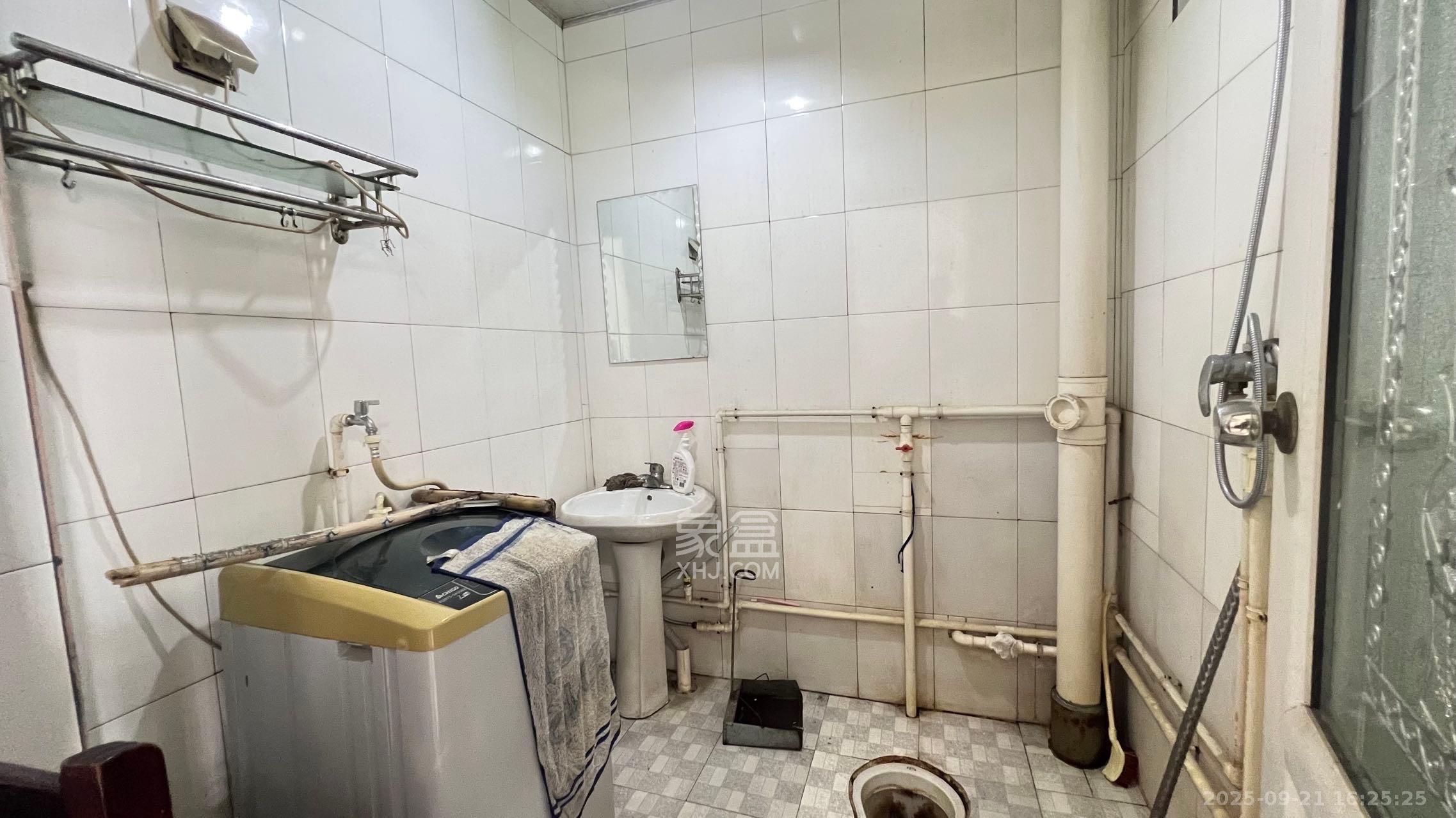 中南汽车世界  2室2厅1卫    1000.0元/月室内图