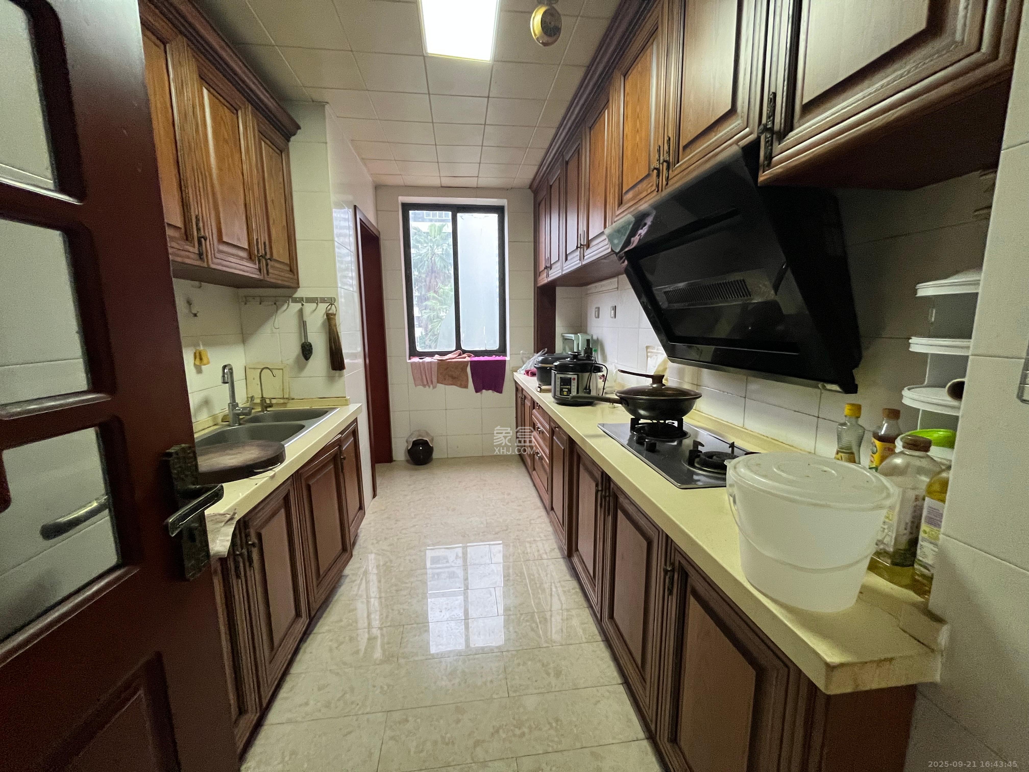 阳光100一期、四五期 3室2厅2卫 3200.0元/月 阳光100一期、四五期 3室2厅2卫 3200.0元/月室内图