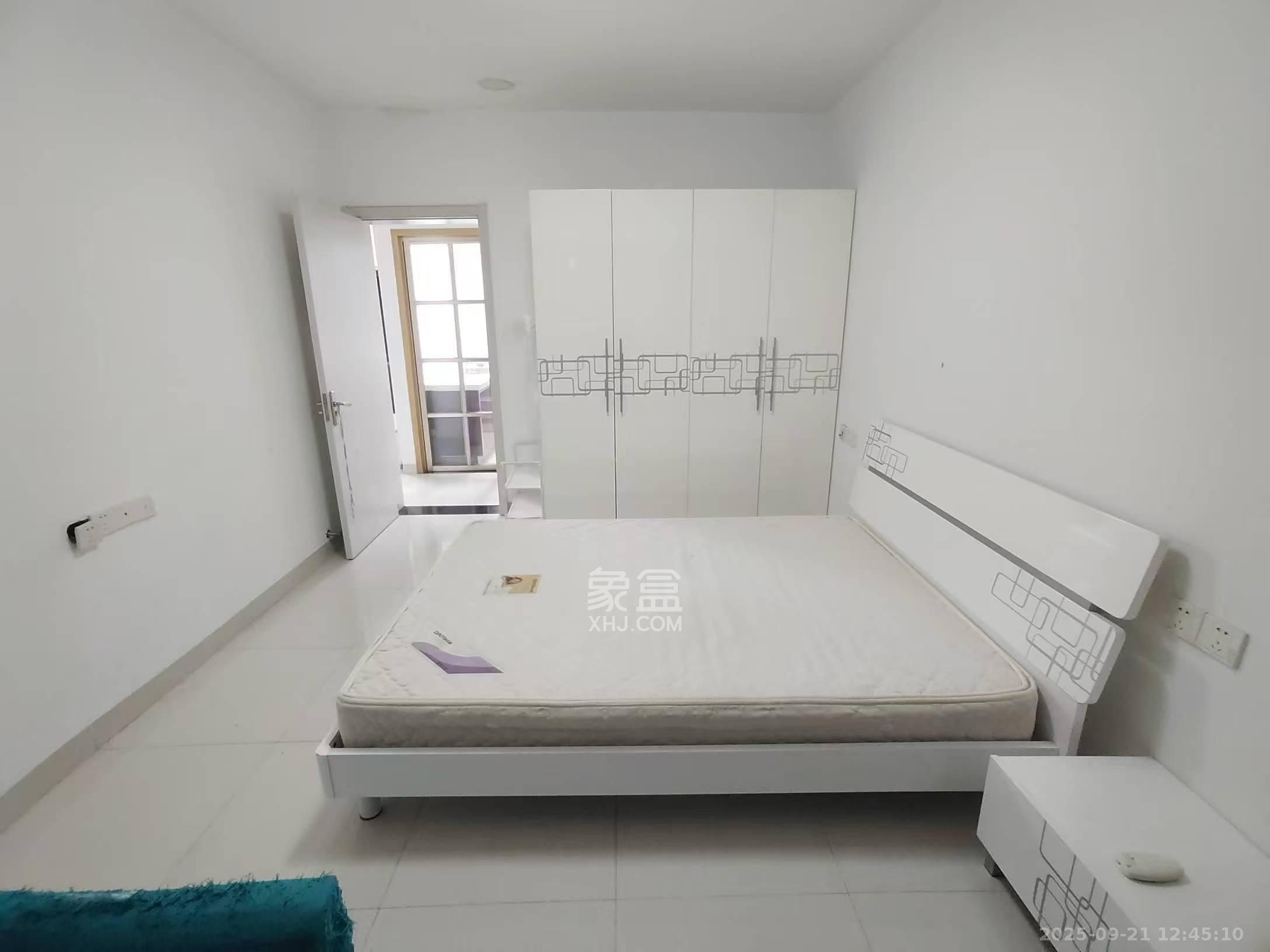 绿地中央广场 2室2厅1卫 2200.0元/月 绿地中央广场 2室2厅1卫 2200.0元/月室内图