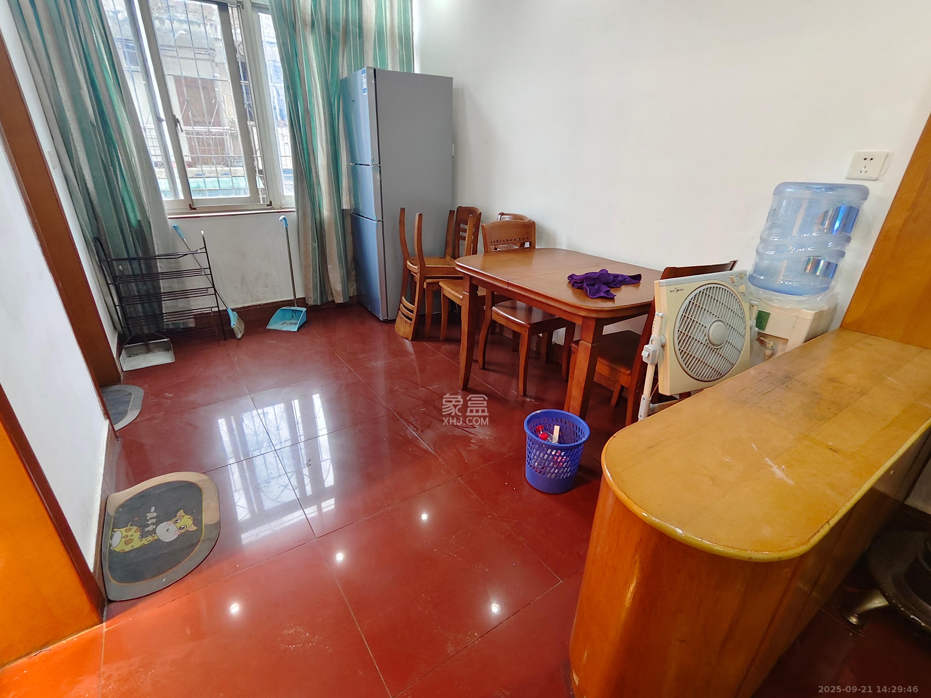 梨子山小区 2室1厅1卫 1700.0元/月 梨子山小区 2室1厅1卫 1700.0元/月室内图