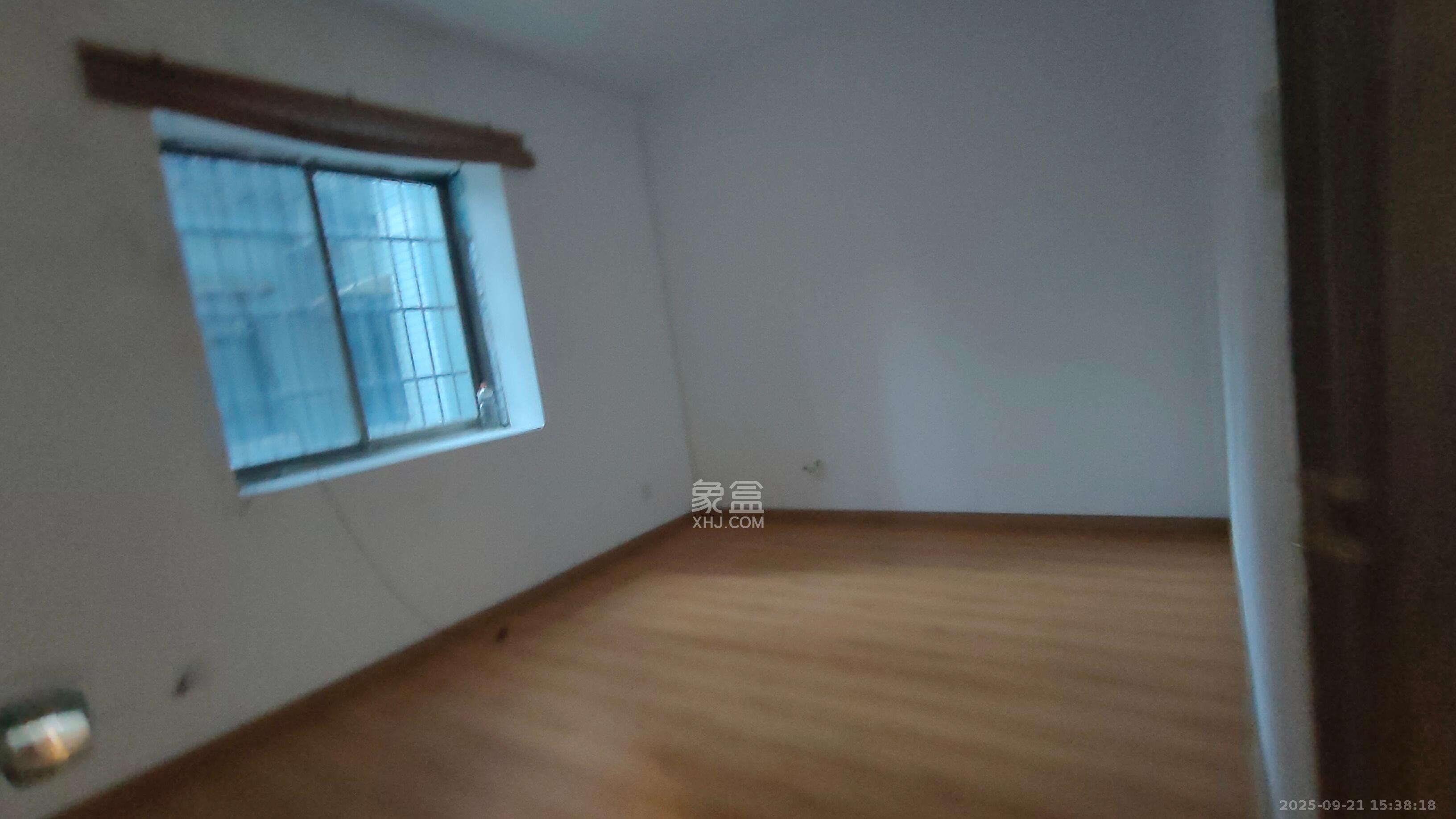 科教新村  4室2厅1卫    3000.0元/月室内图