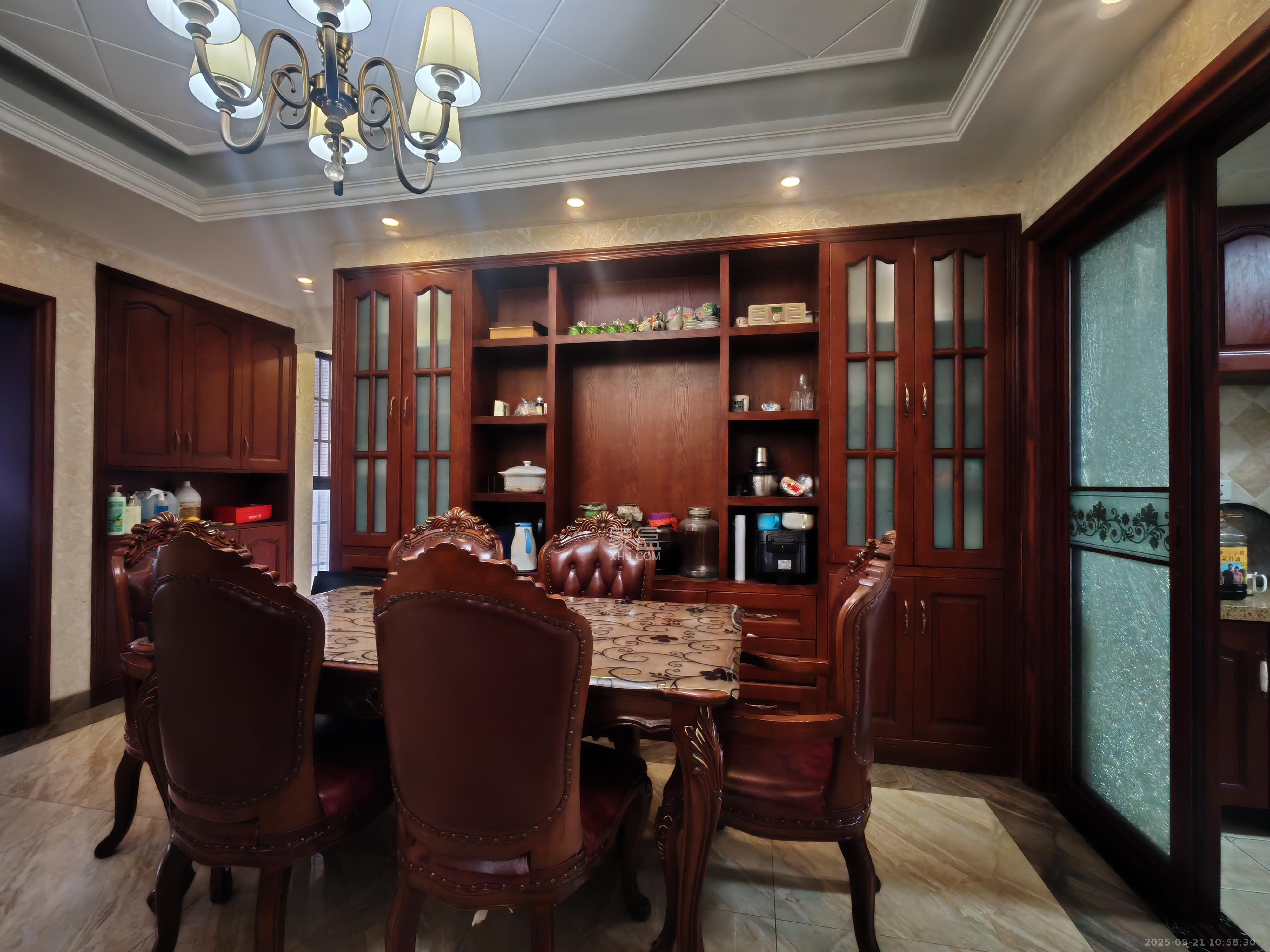 花样年华  4室2厅2卫    1800.0元/月室内图