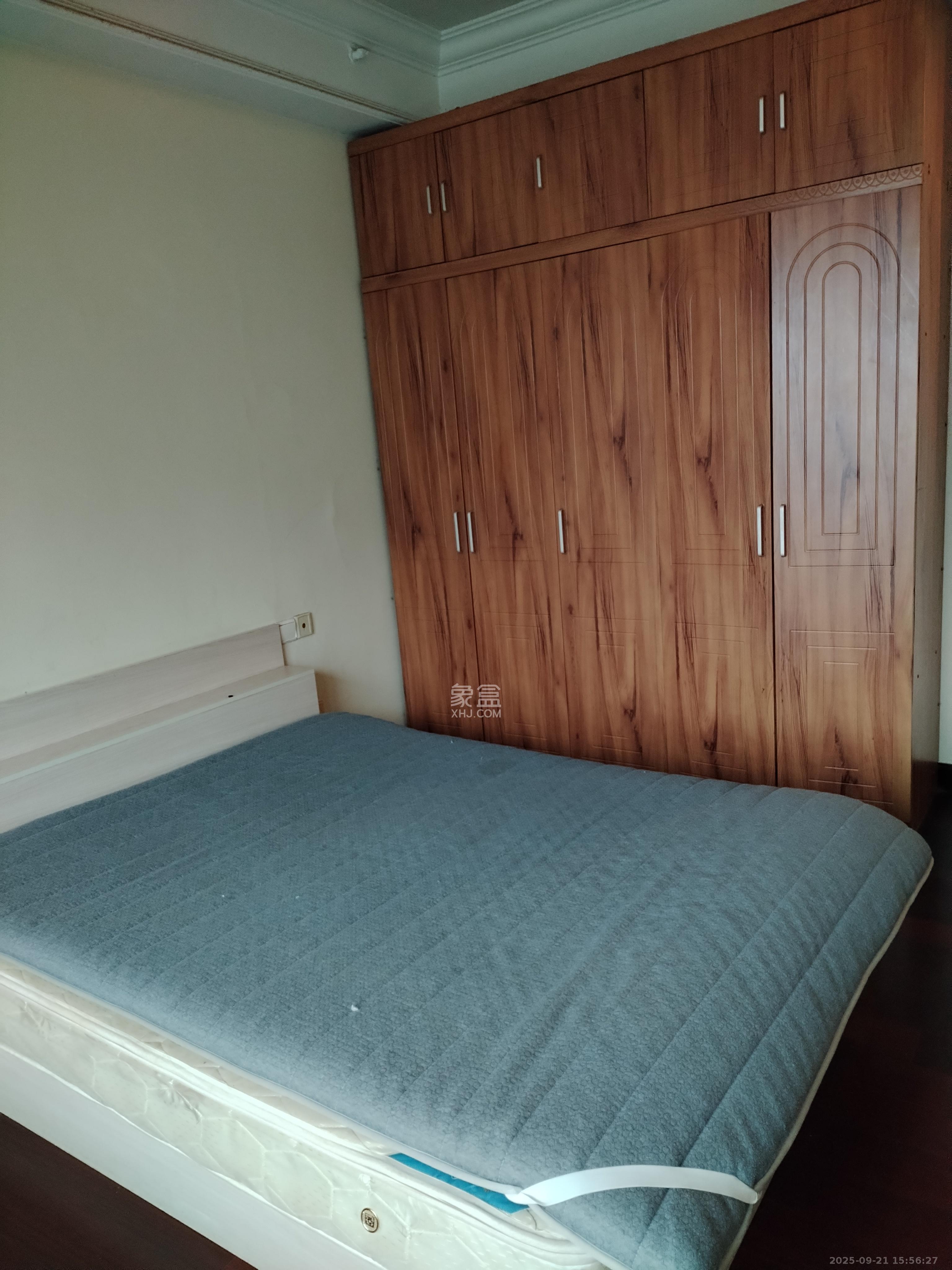 恒大华府 1室2厅1卫 1700.0元/月 恒大华府 1室2厅1卫 1700.0元/月室内图