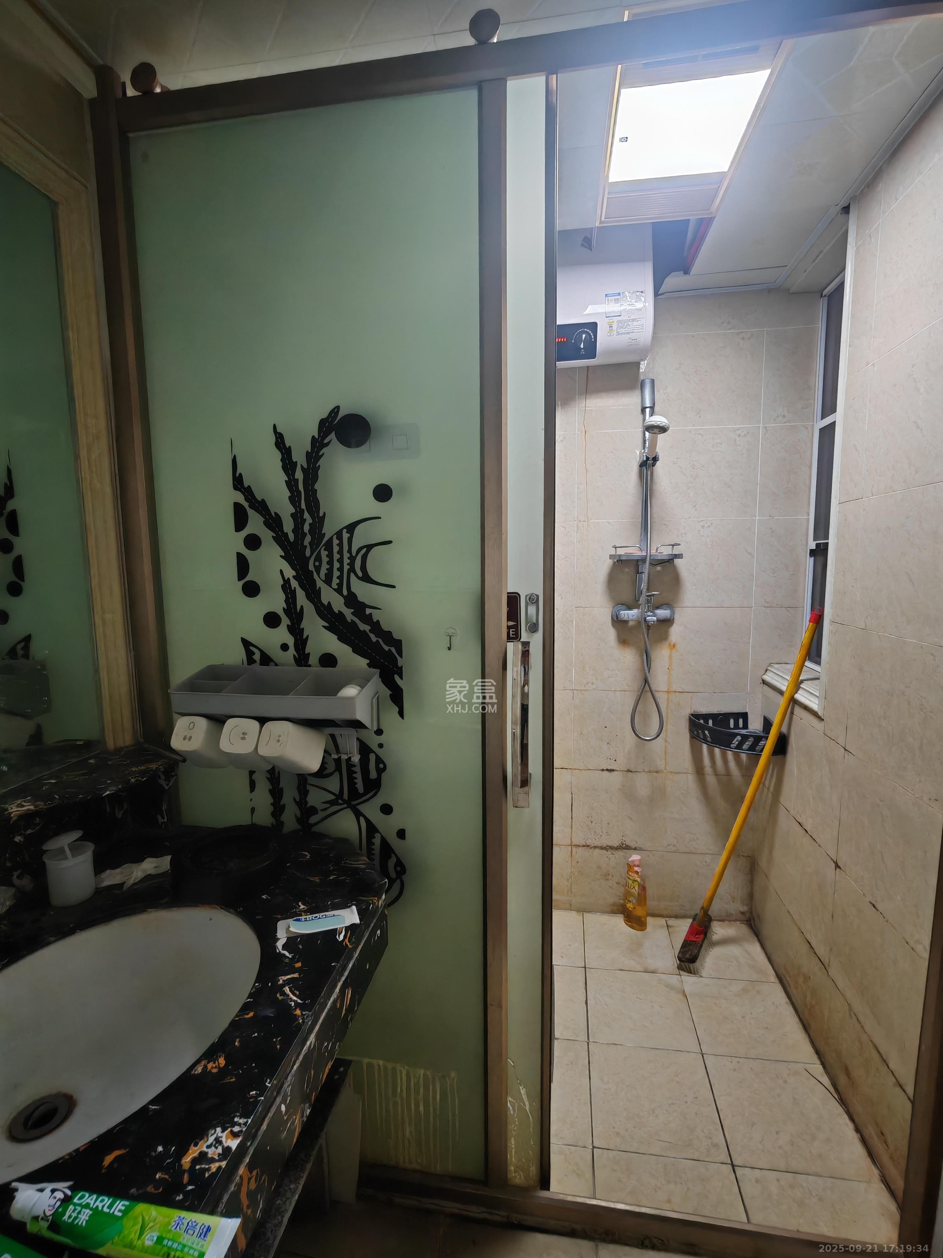 荣盛花语城  3室2厅1卫    1900.0元/月室内图