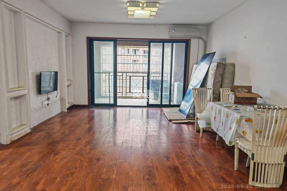 山水誉峰 4室2厅2卫 3500.0元/月 山水誉峰 4室2厅2卫 3500.0元/月室内图