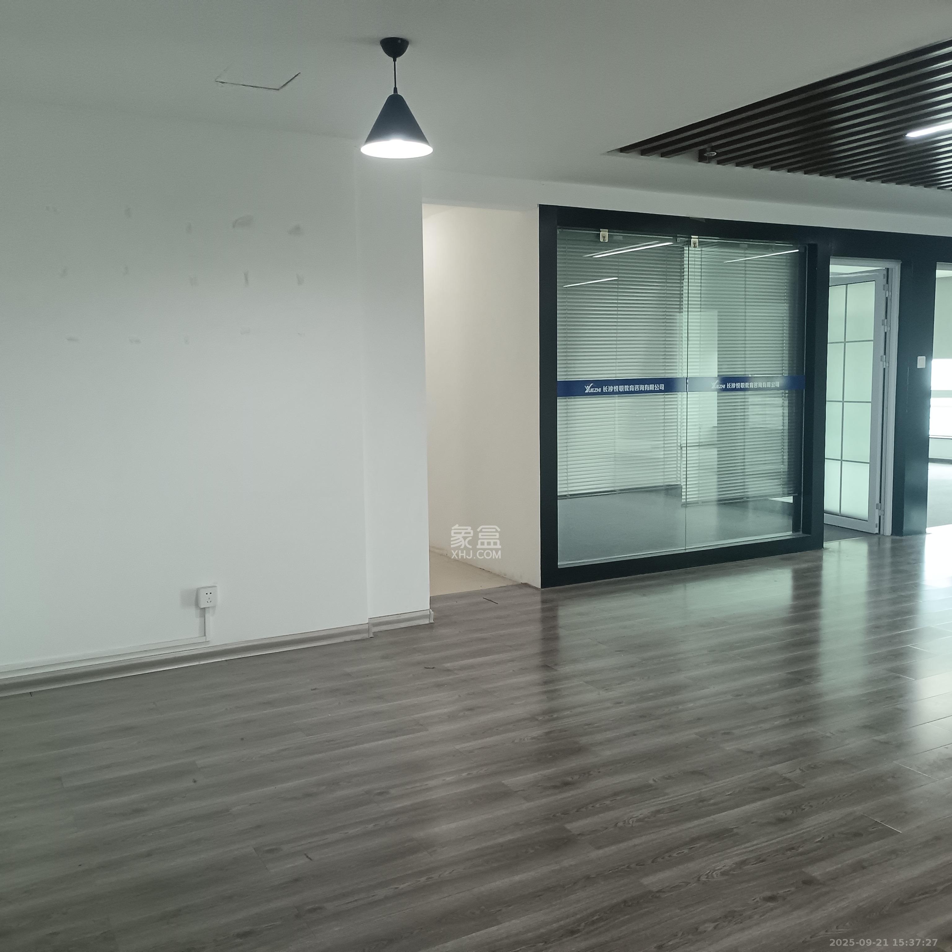 佳天国际新城  3室1厅1卫    9000.0元/月室内图