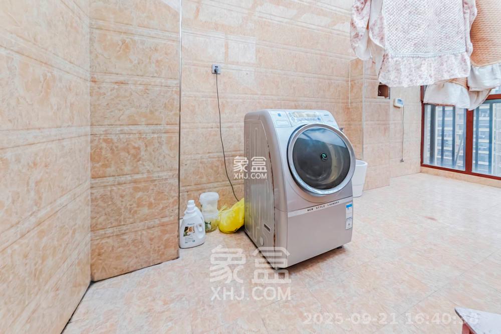 三江花中城 4室2厅2卫 3300.0元/月 三江花中城 4室2厅2卫 3300.0元/月室内图