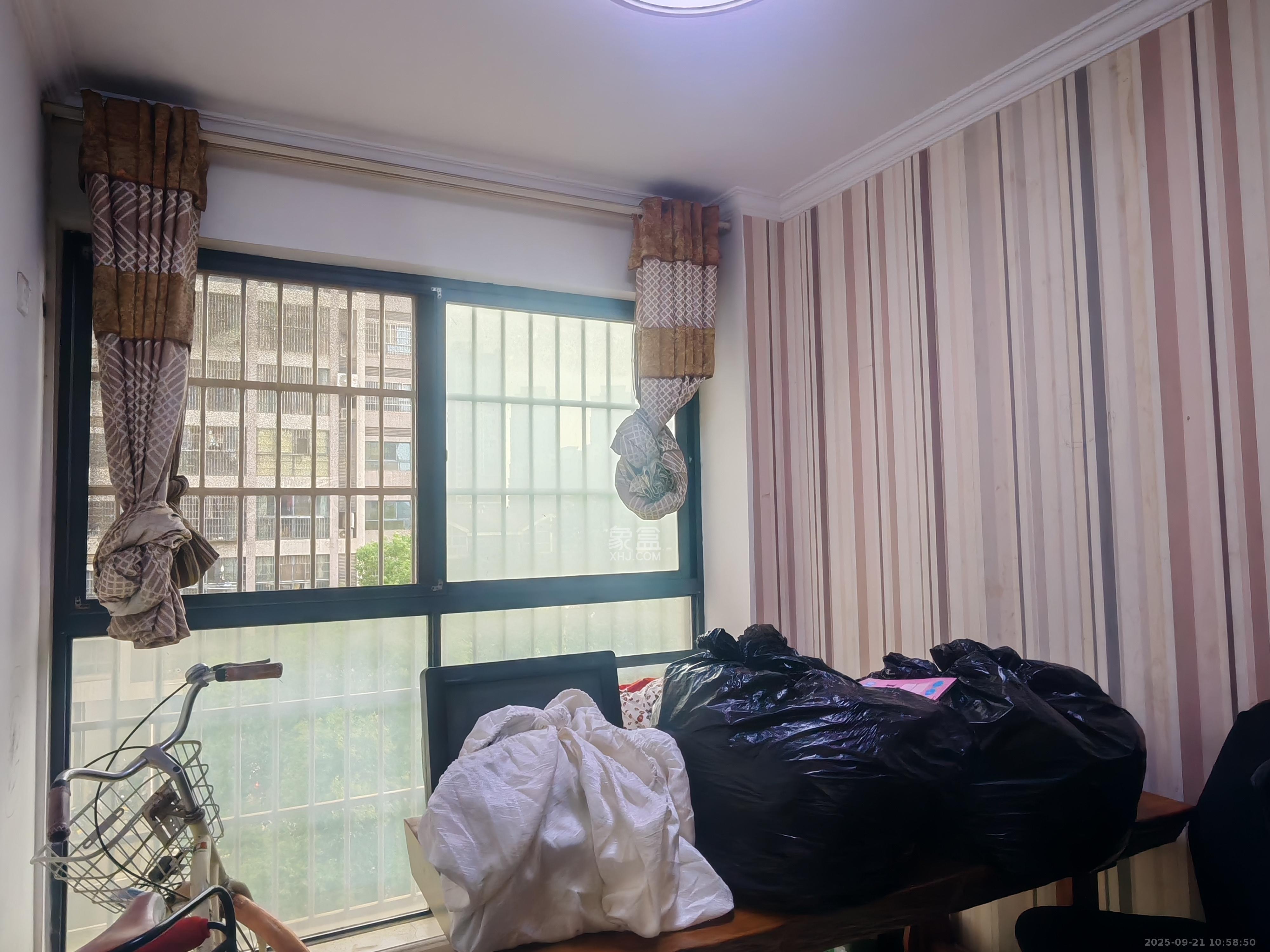 花样年华 4室2厅2卫 1800.0元/月 花样年华 4室2厅2卫 1800.0元/月室内图