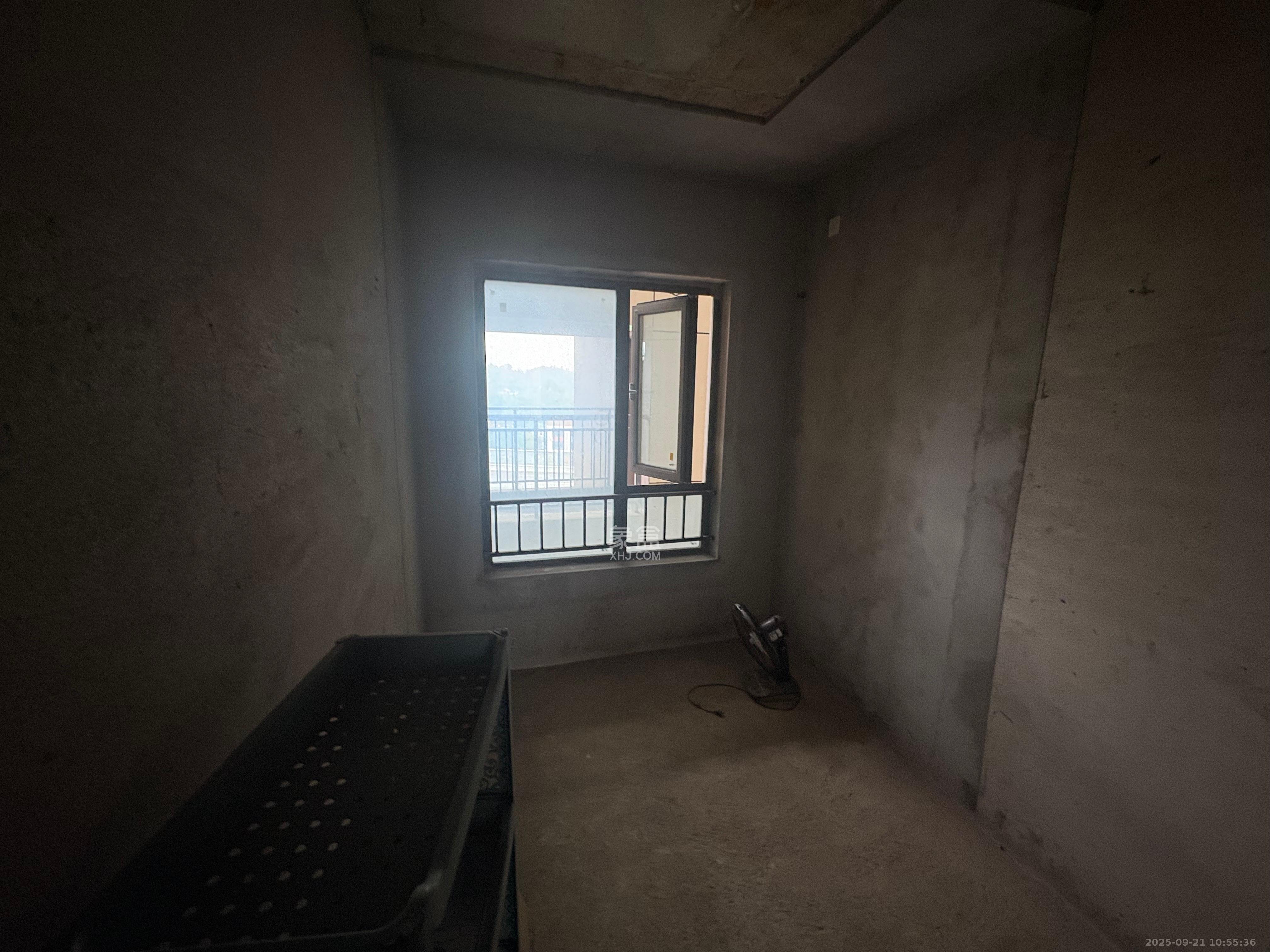 荣盛城 4室2厅2卫 1500.0元/月 荣盛城 4室2厅2卫 1500.0元/月室内图