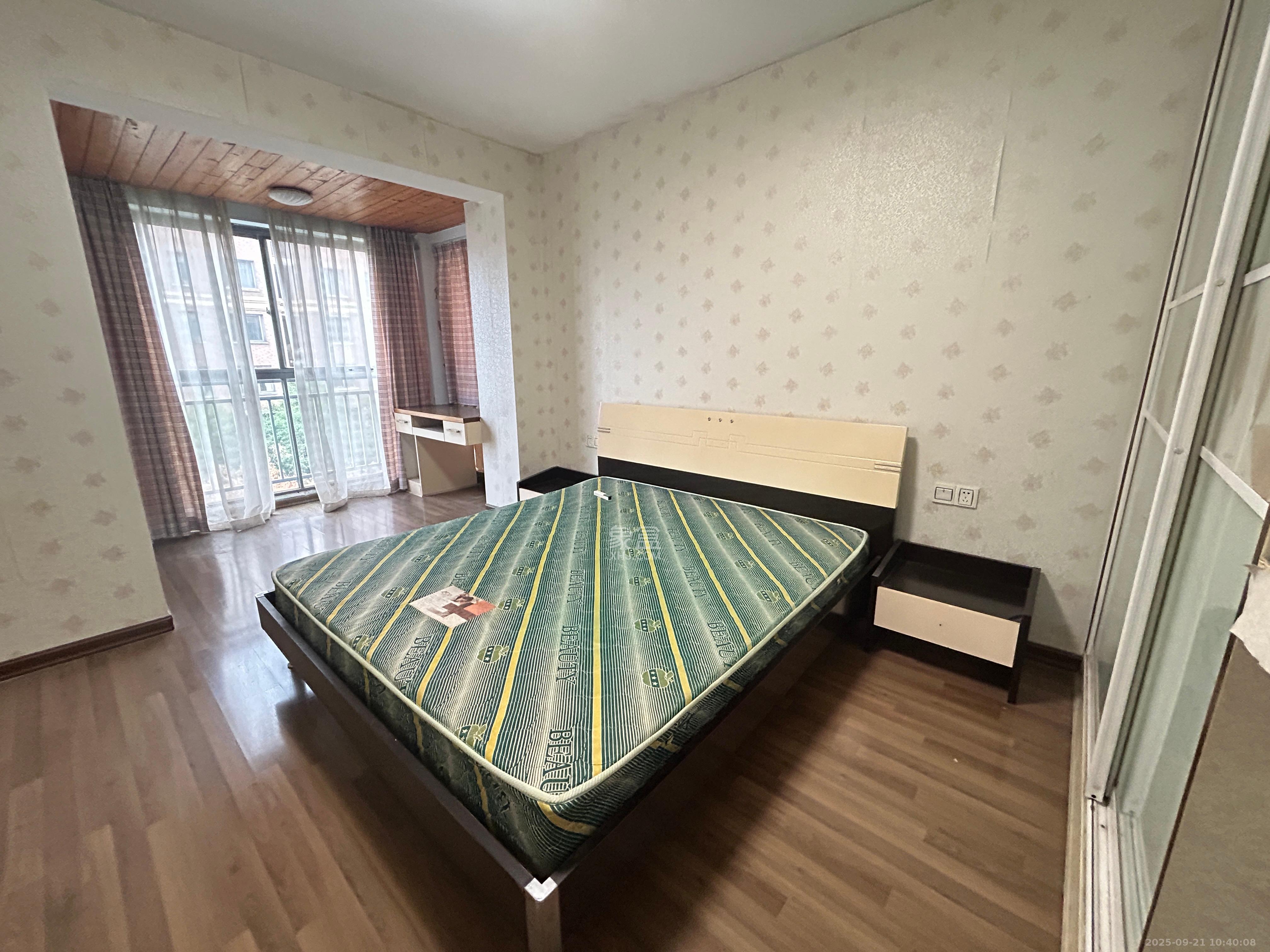 上海城小区  2室2厅1卫    1700.0元/月室内图