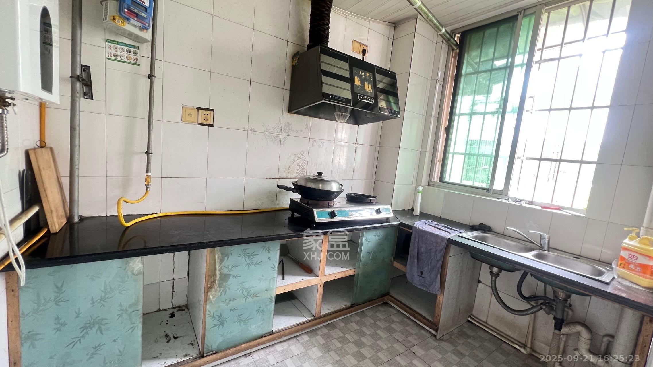 中南汽车世界  2室2厅1卫    1000.0元/月室内图