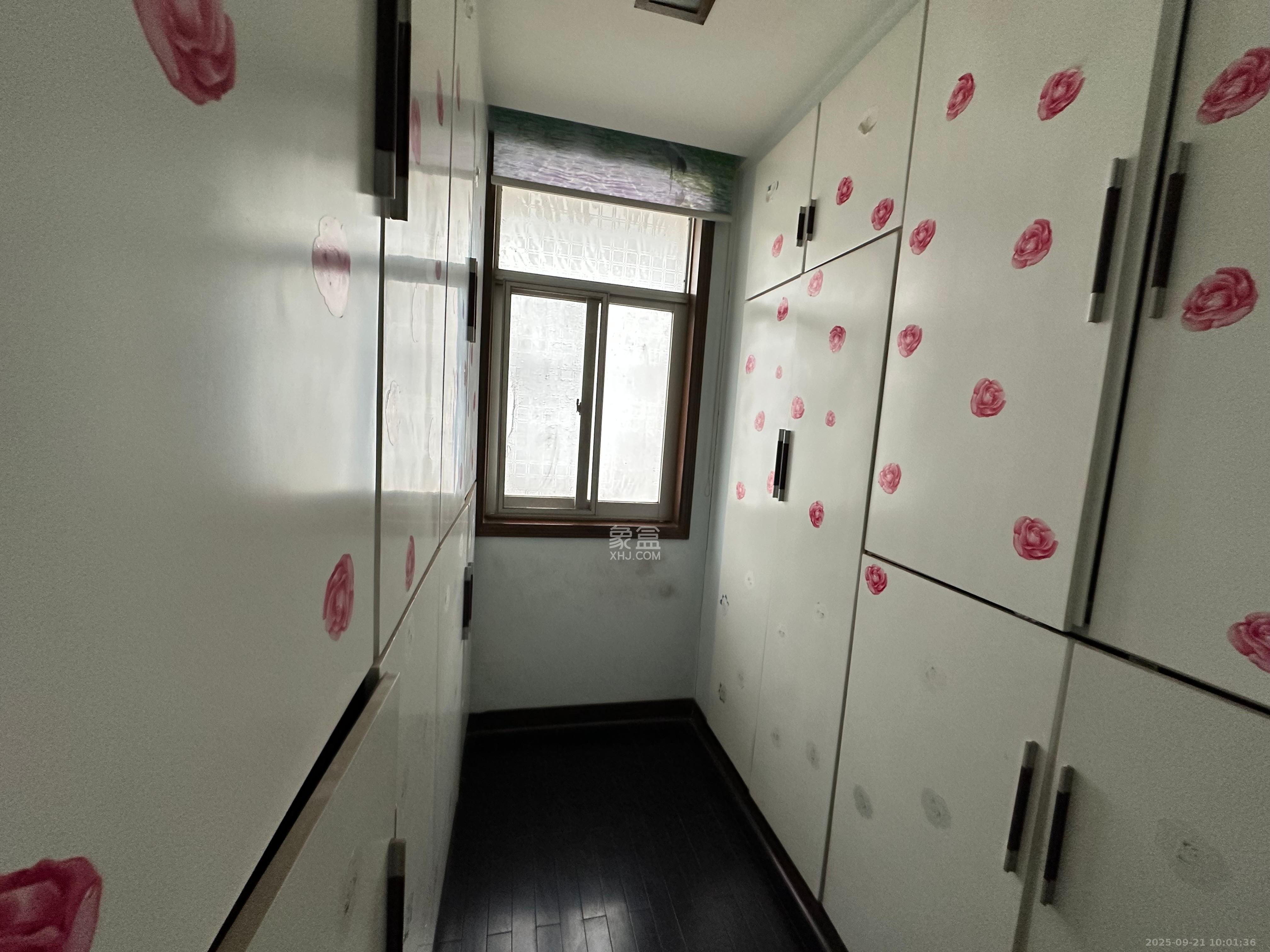 南建公寓 4室2厅2卫 2600.0元/月 南建公寓 4室2厅2卫 2600.0元/月室内图