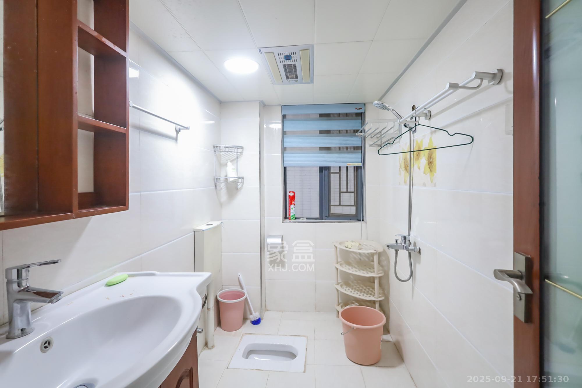 景秀江山  3室2厅2卫    149.5万 景秀江山  3室2厅2卫    149.5万卫生间