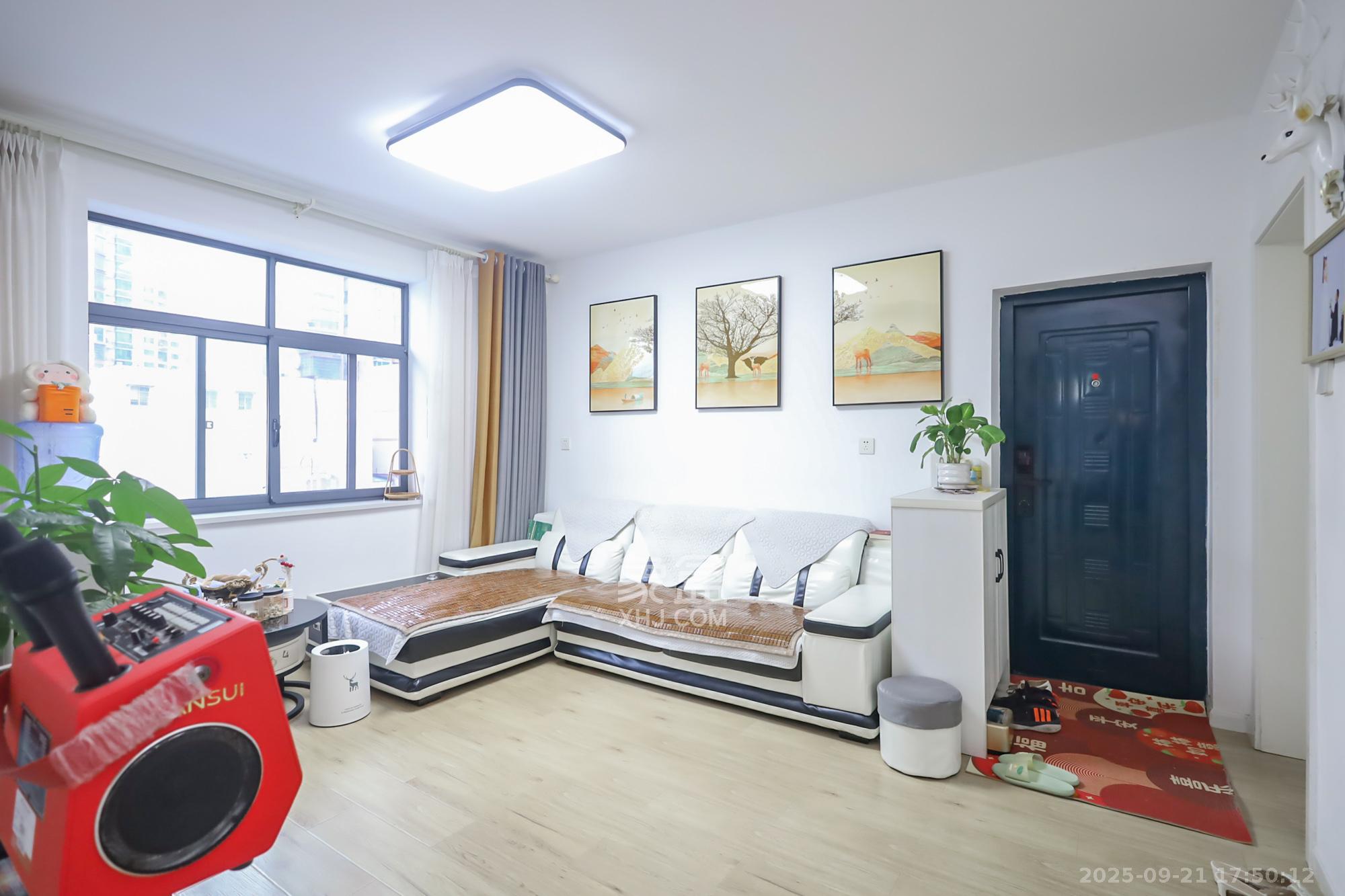 溁湾桥小区 3室2厅1卫 75.0万 溁湾桥小区 3室2厅1卫 75.0万客厅