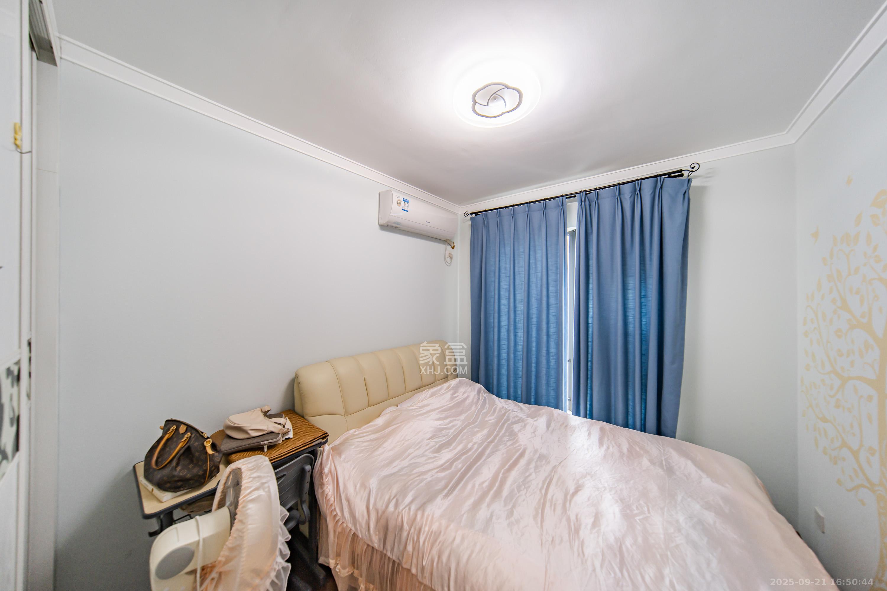 万科白鹭郡  3室2厅2卫    125.0万卧室