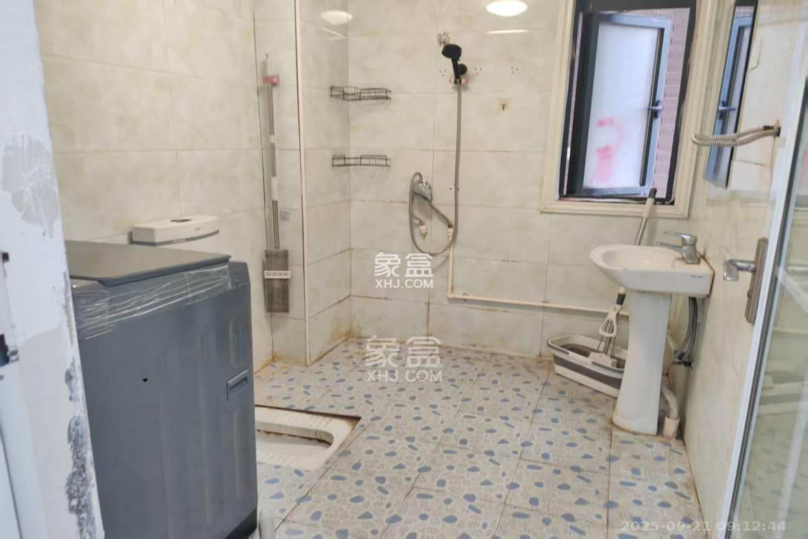 山水誉峰 4室2厅2卫 3500.0元/月 山水誉峰 4室2厅2卫 3500.0元/月室内图