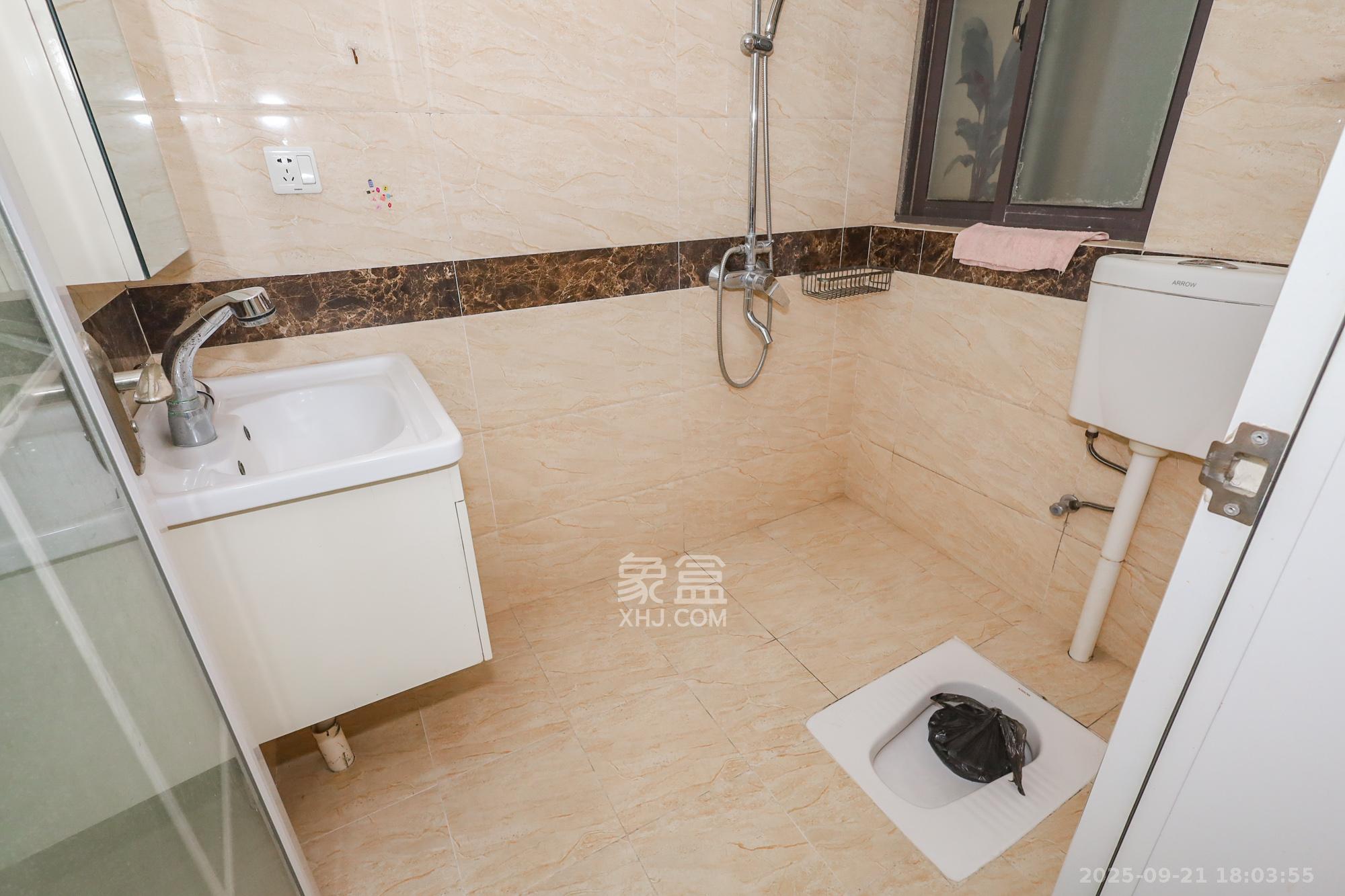 阳光丽城一期 3室2厅1卫 113.0万 阳光丽城一期 3室2厅1卫 113.0万卫生间