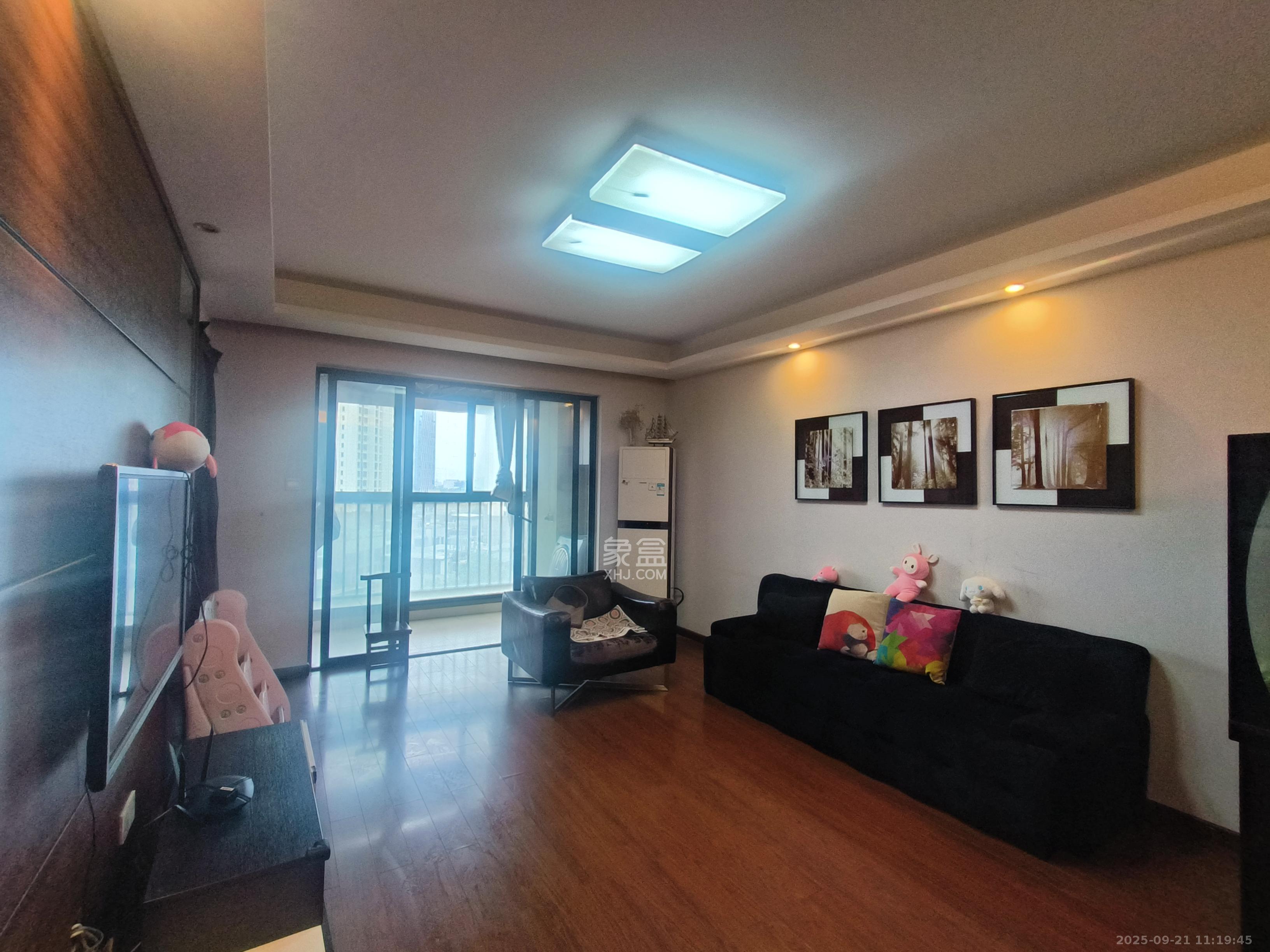 万科城 3室2厅1卫 2400.0元/月 万科城 3室2厅1卫 2400.0元/月室内图