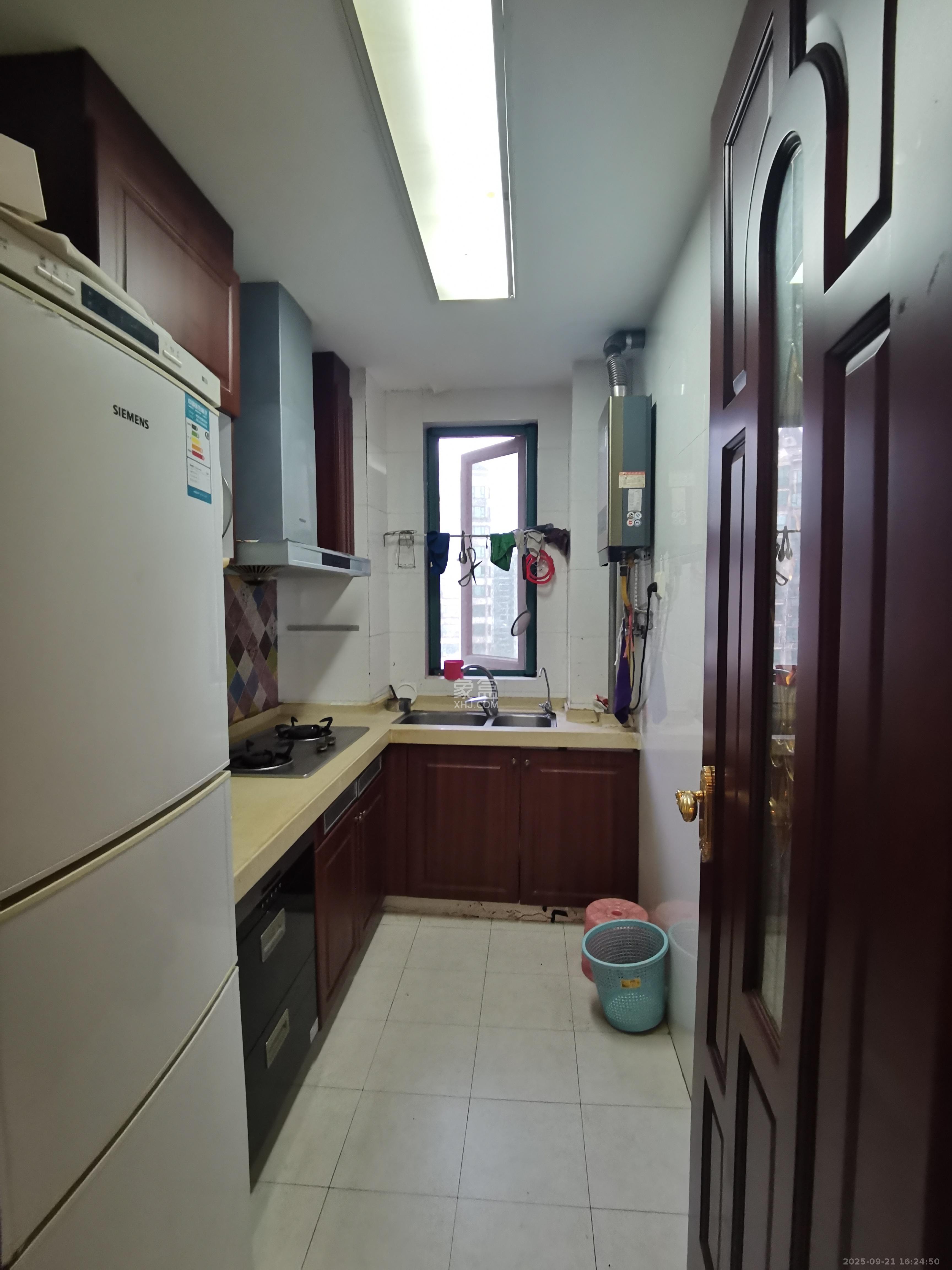 恒大城  3室2厅1卫    2000.0元/月室内图