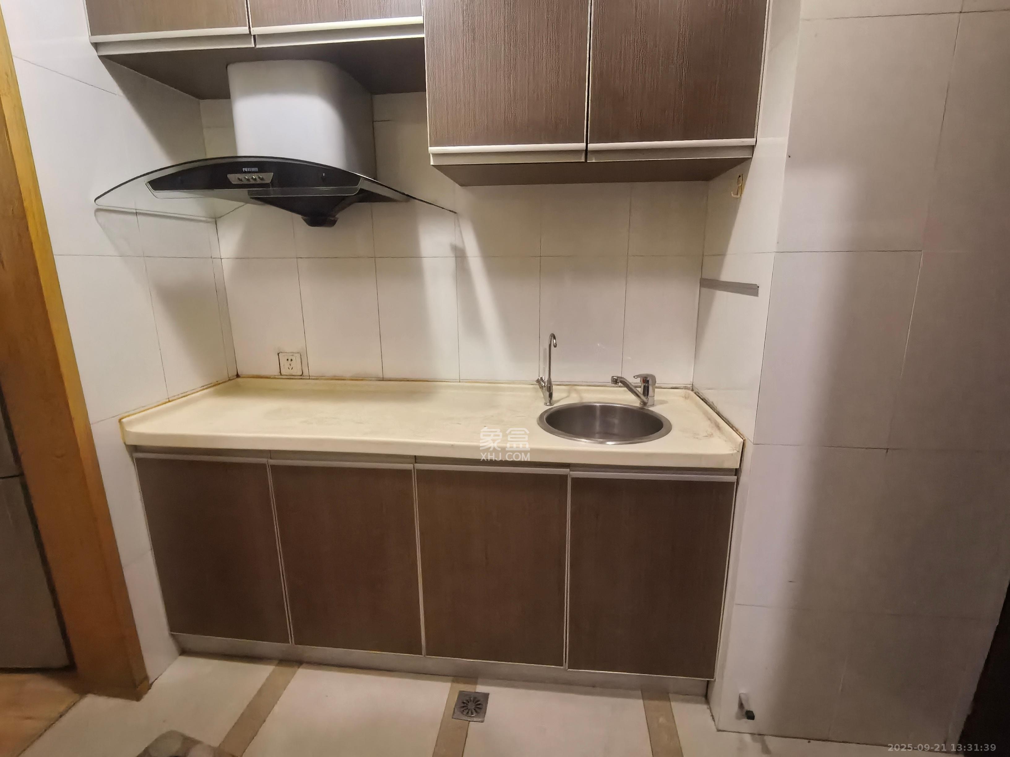 麓谷坐标 1室1厅1卫 1300.0元/月 麓谷坐标 1室1厅1卫 1300.0元/月室内图