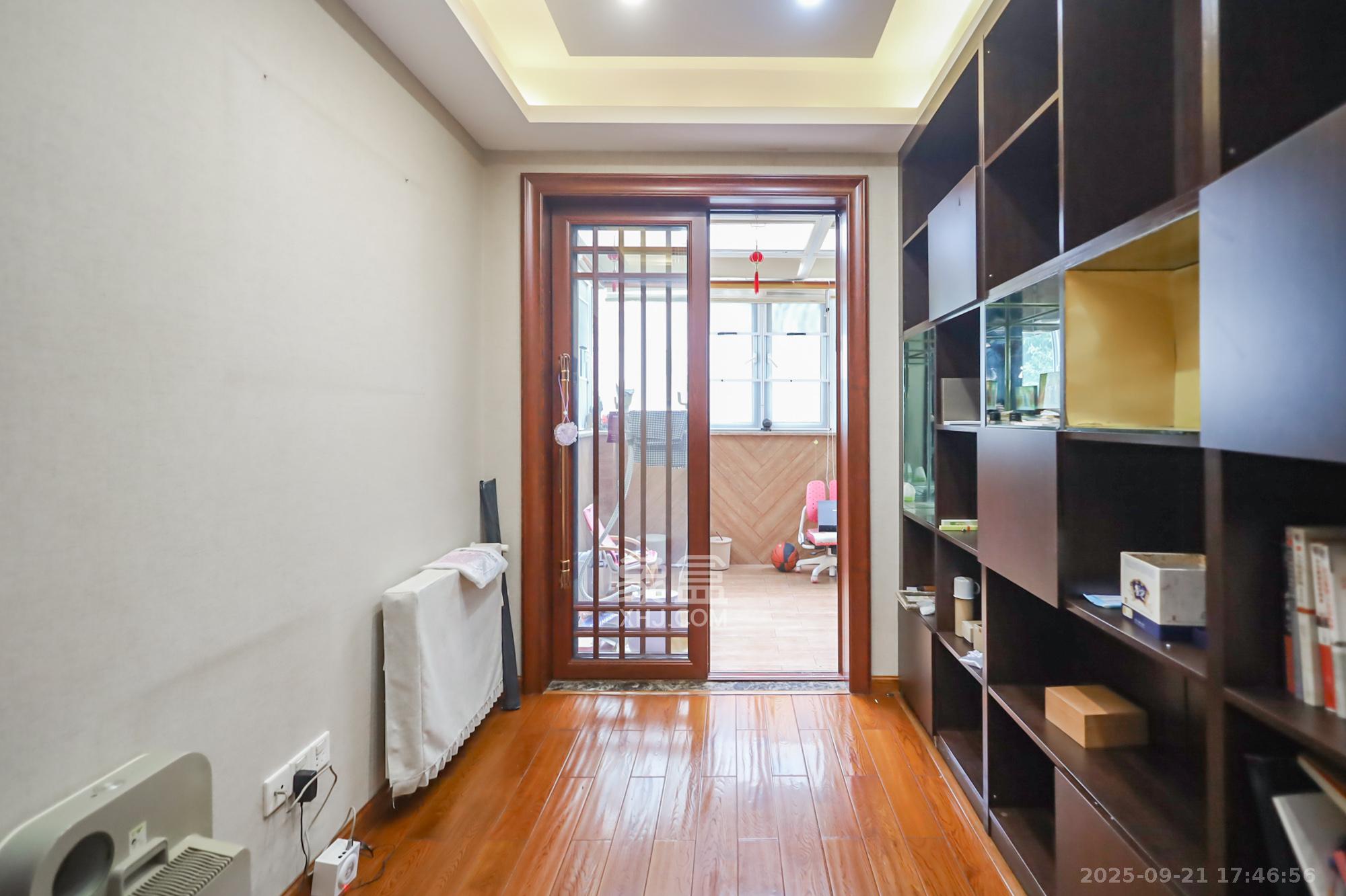 世茂铂翠湾二期 4室2厅2卫 248.0万 世茂铂翠湾二期 4室2厅2卫 248.0万卧室