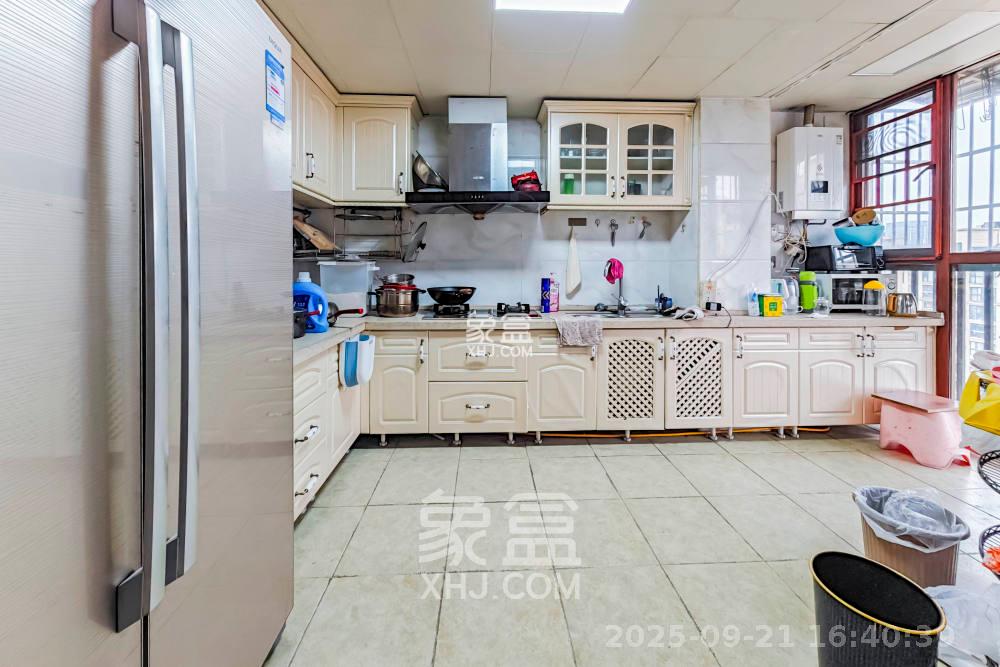 三江花中城  4室2厅2卫    3300.0元/月室内图