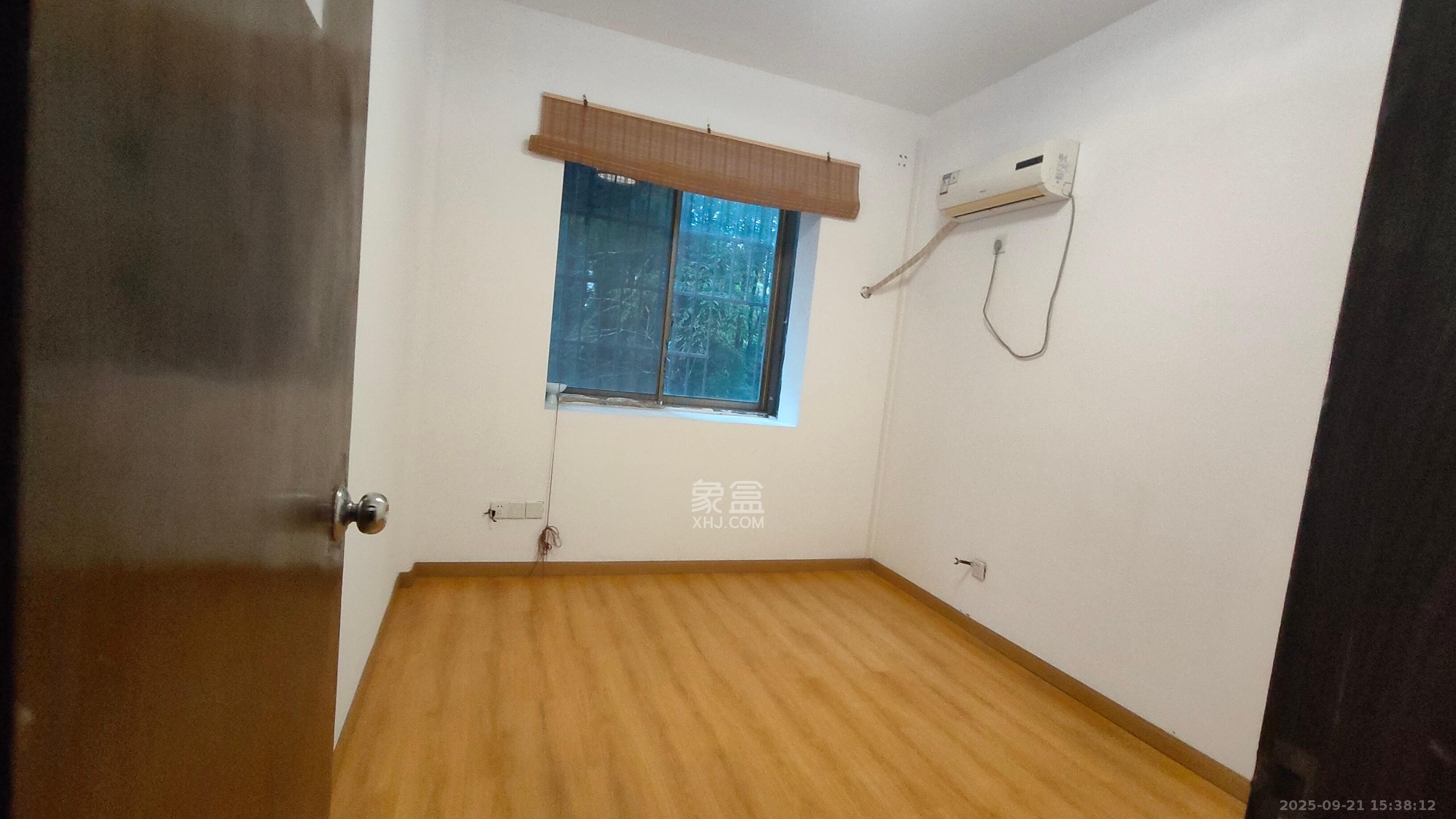 科教新村  4室2厅1卫    3000.0元/月室内图