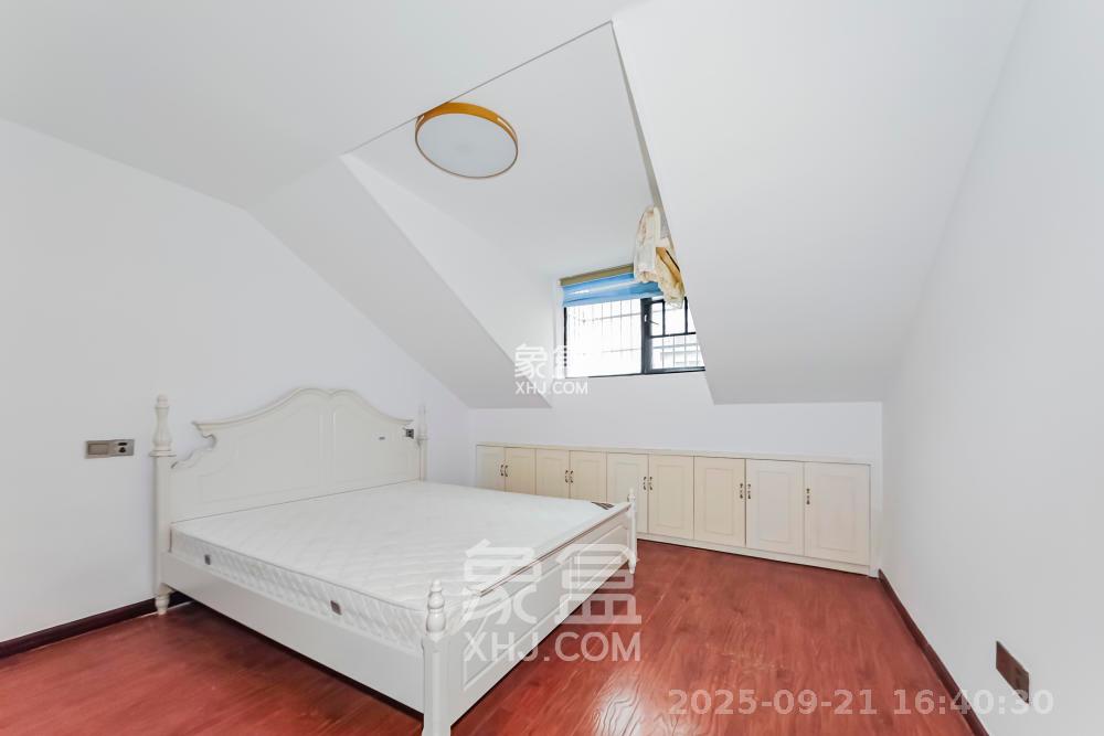 三江花中城  4室2厅2卫    3300.0元/月室内图