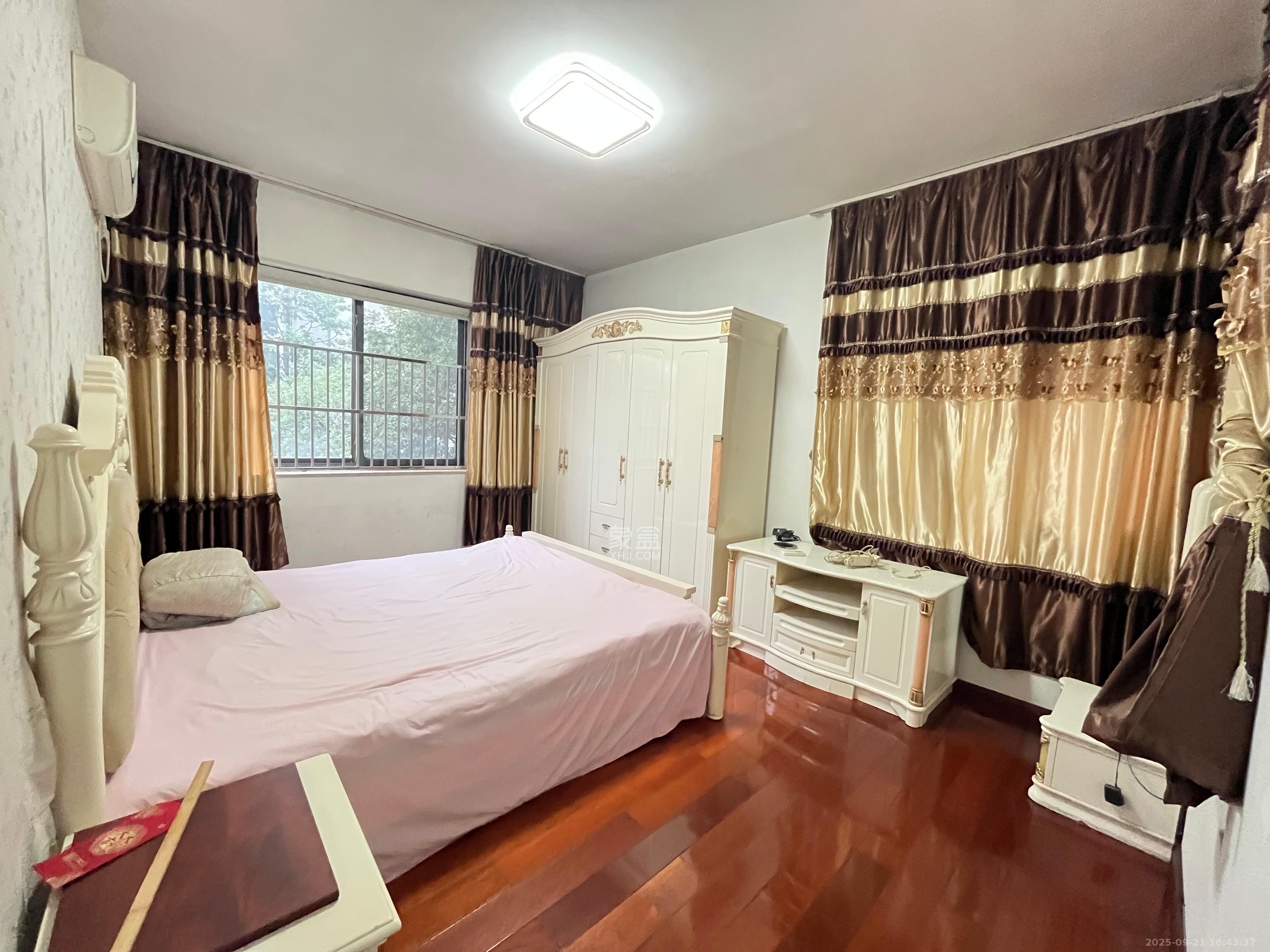 阳光100一期、四五期 3室2厅2卫 3200.0元/月 阳光100一期、四五期 3室2厅2卫 3200.0元/月室内图