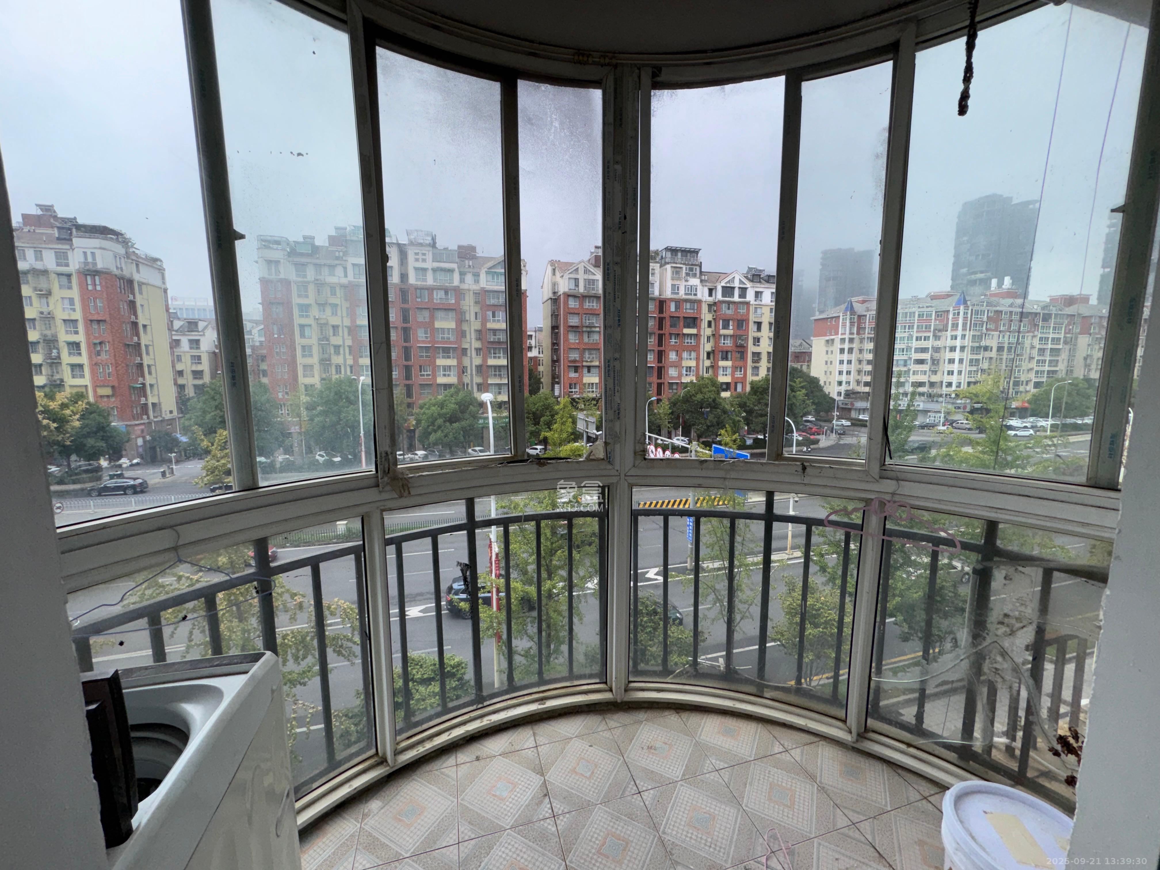 金帆江滨玫瑰园 2室1厅1卫 1300.0元/月 金帆江滨玫瑰园 2室1厅1卫 1300.0元/月室内图