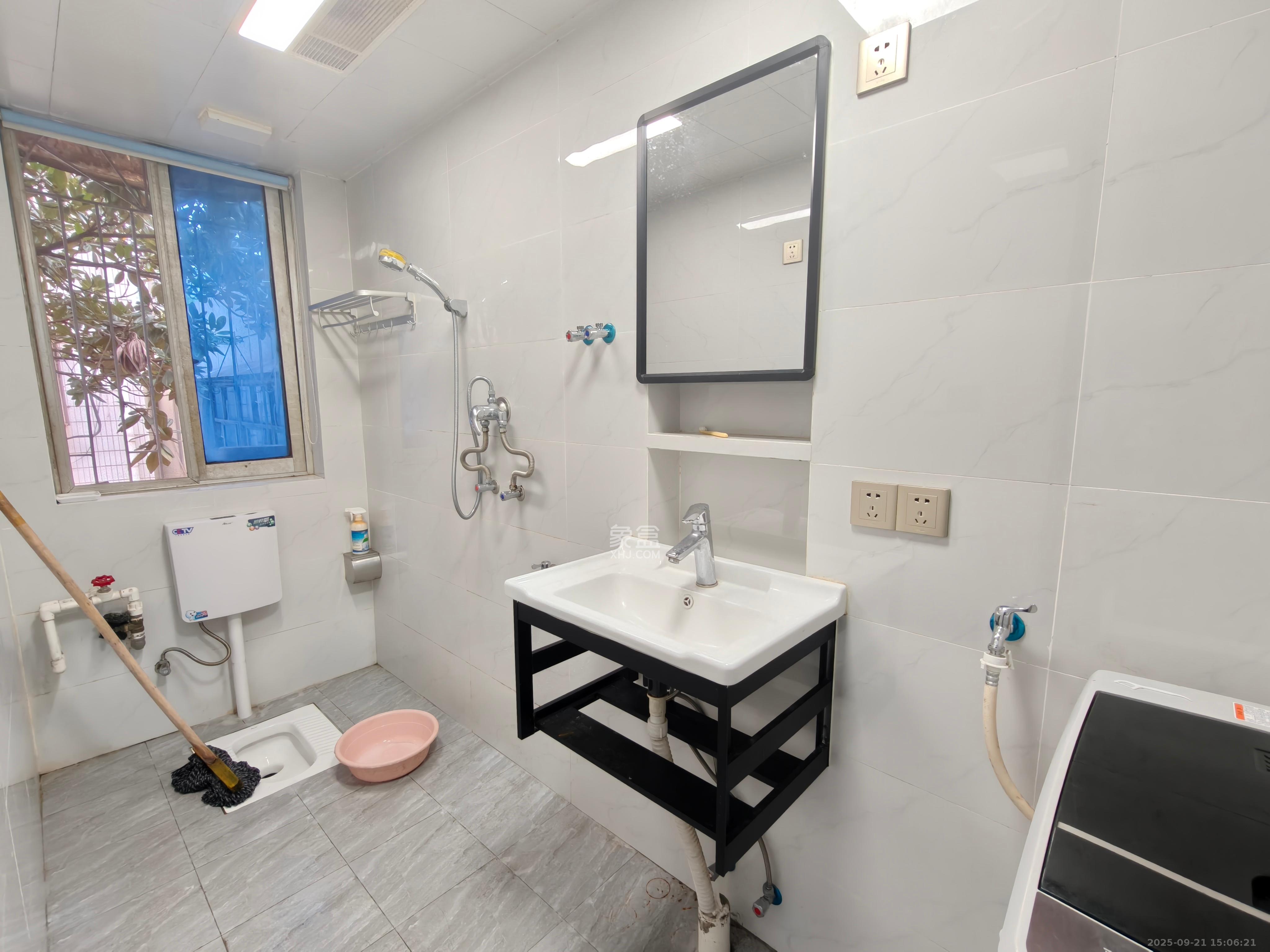 新合四组 3室2厅1卫 1500.0元/月 新合四组 3室2厅1卫 1500.0元/月室内图