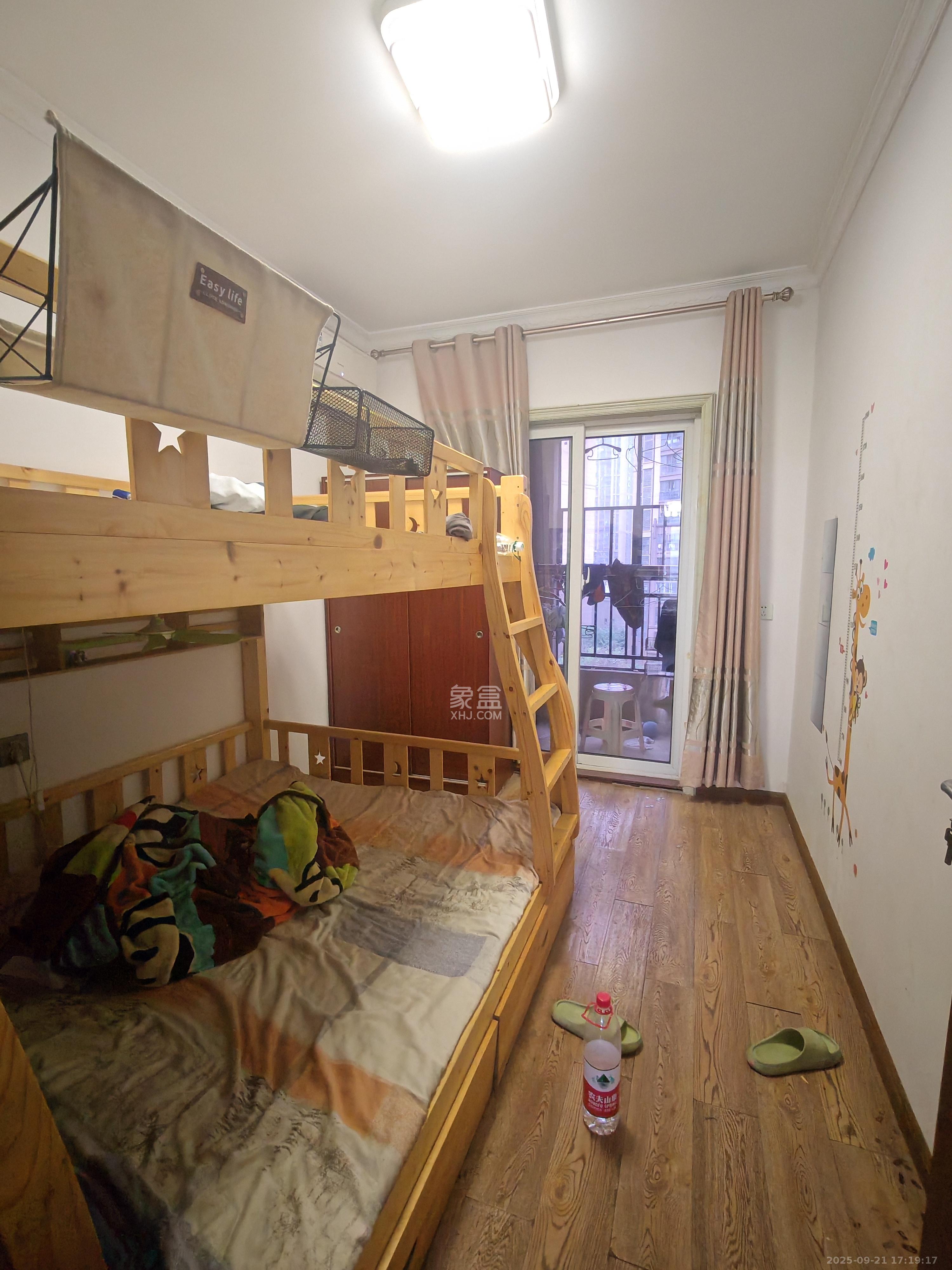 荣盛花语城  3室2厅1卫    1900.0元/月室内图