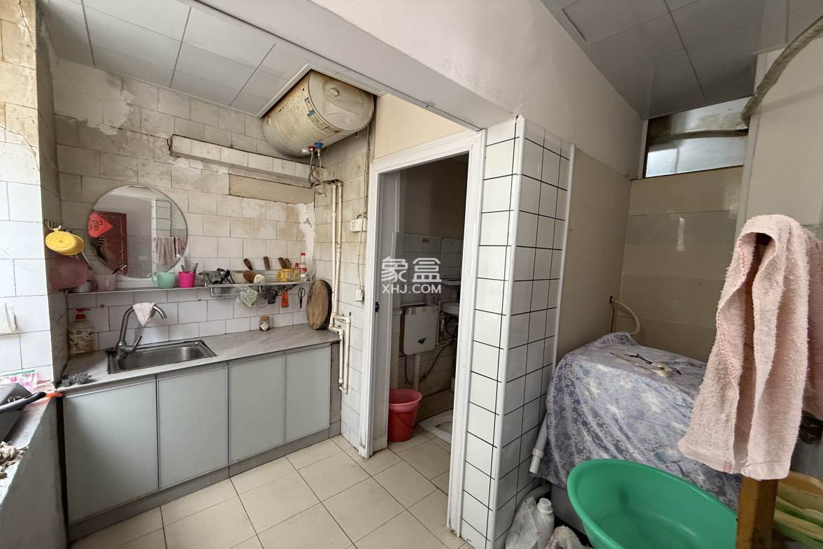 针织厂家属楼(新星南路) 1室0厅0卫 38.8万 针织厂家属楼(新星南路) 1室0厅0卫 38.8万客厅