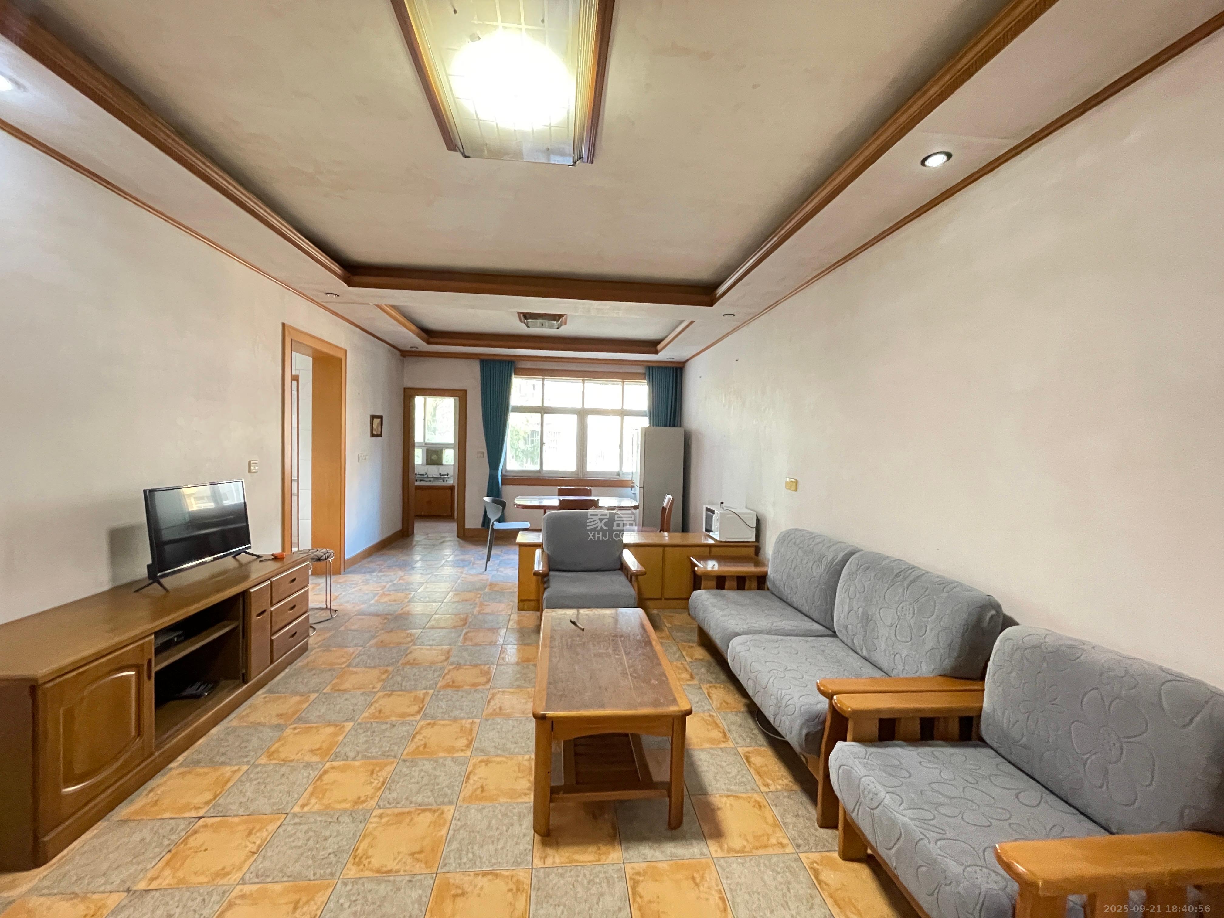 航天大院 3室2厅1卫 1800.0元/月 航天大院 3室2厅1卫 1800.0元/月室内图